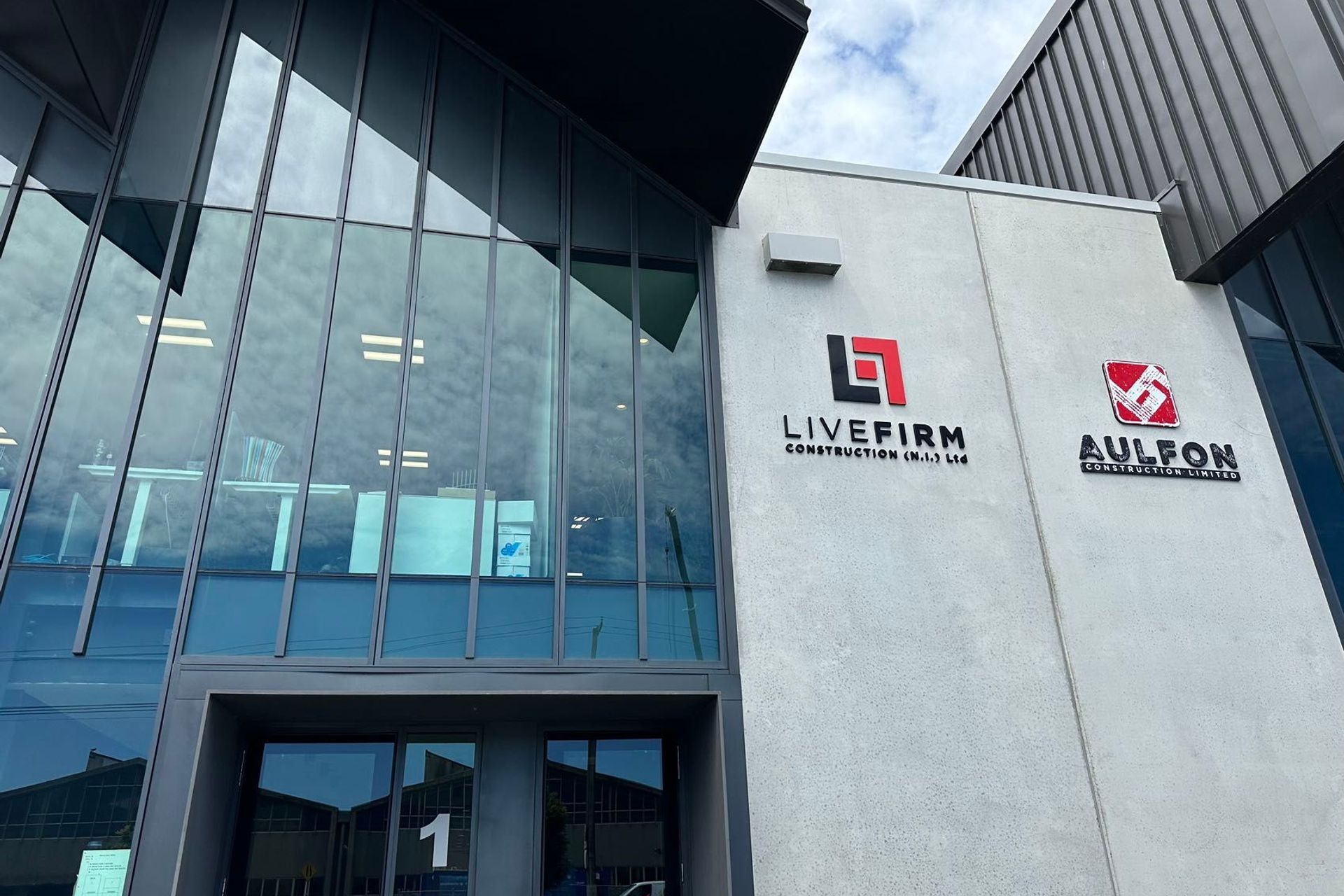 LIVEFIRM Construction & AULFON Construction New Office