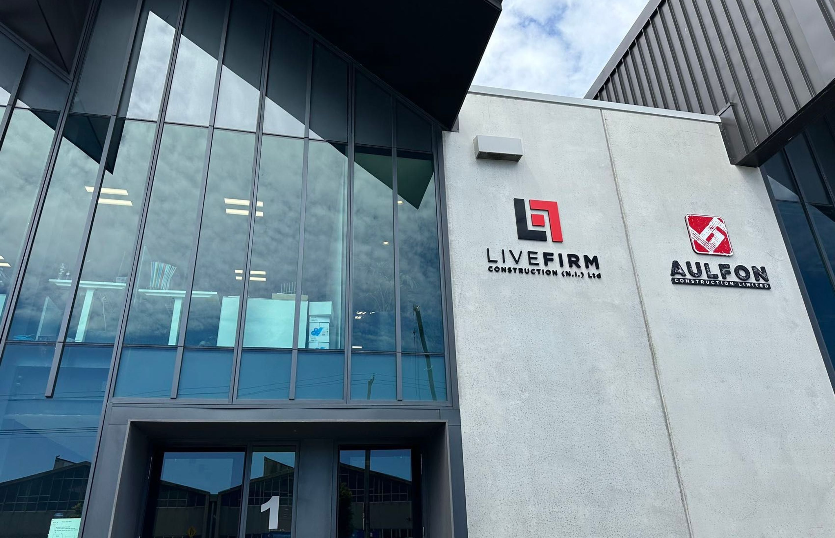 LIVEFIRM Construction &amp; AULFON Construction New Office