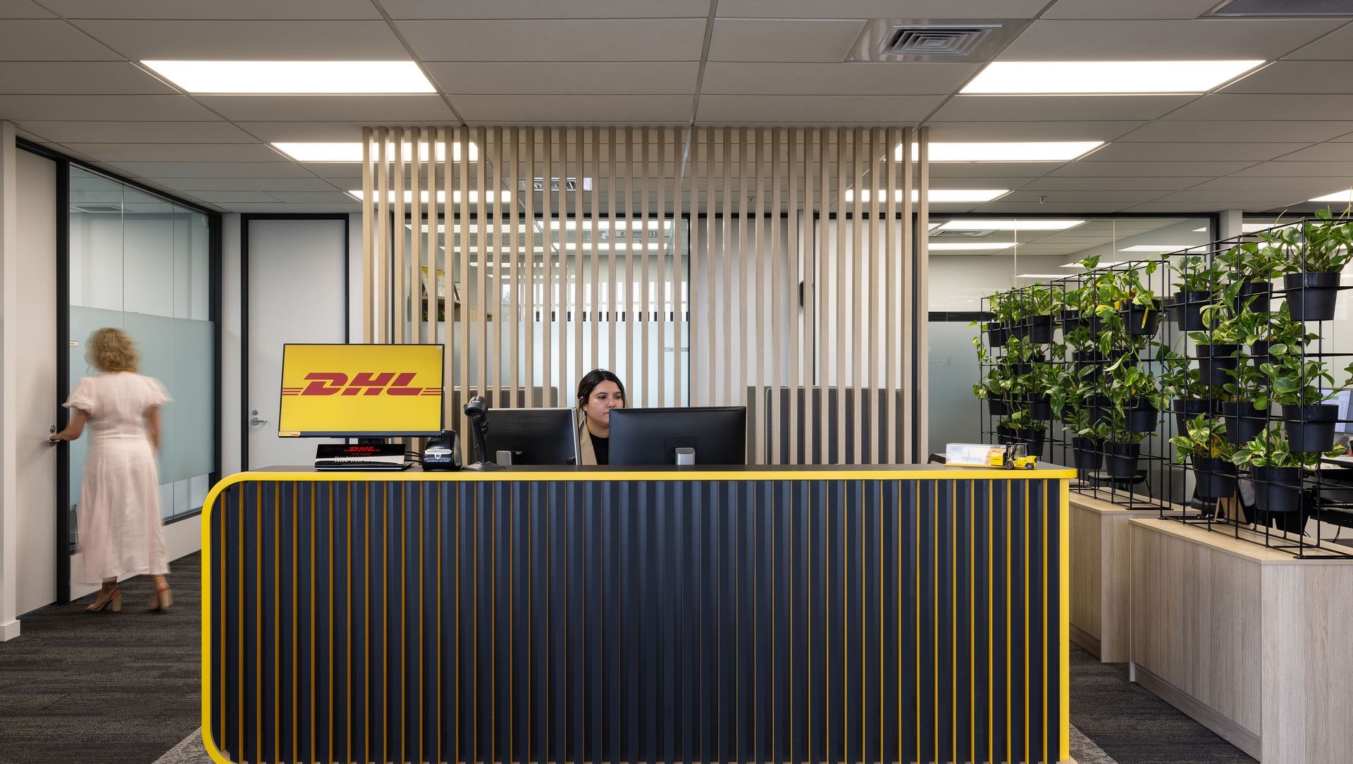 DHL banner