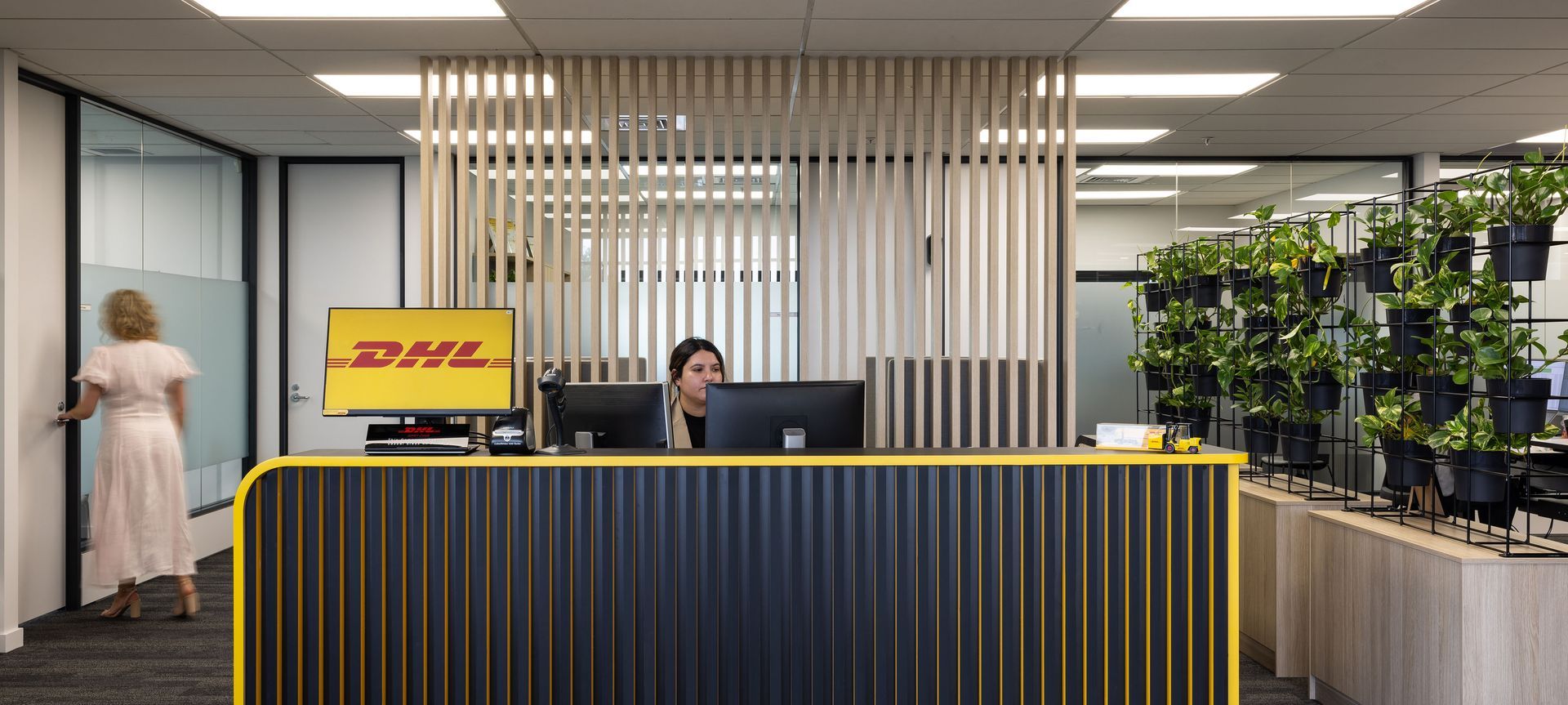 DHL banner