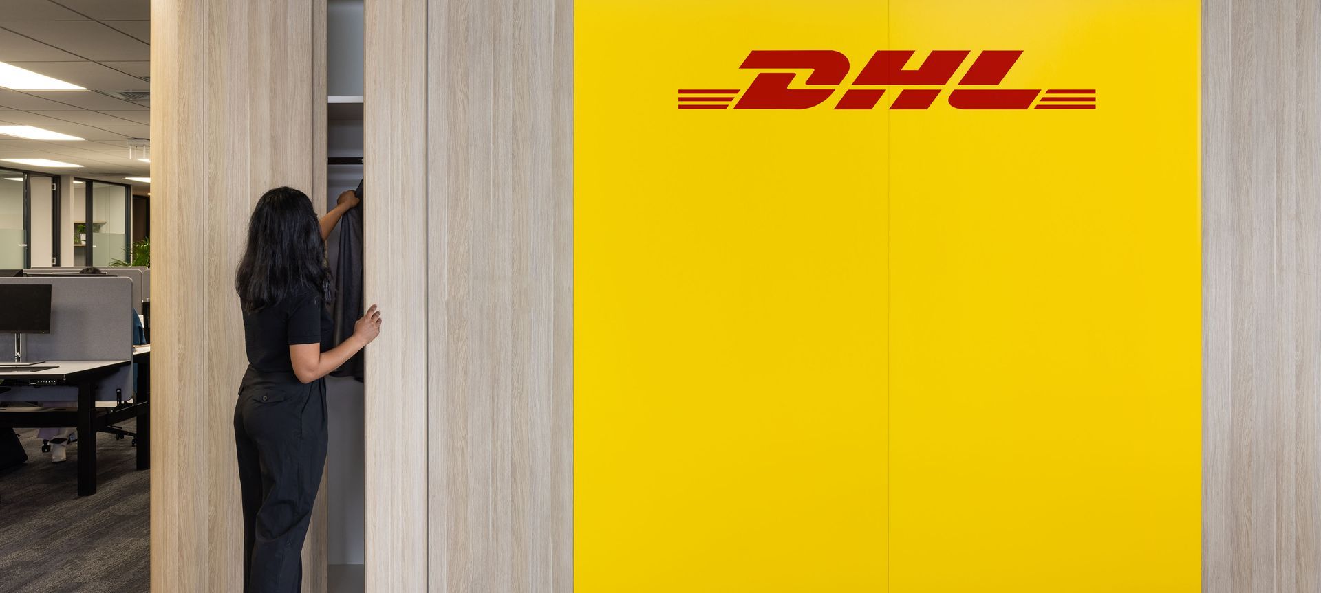 DHL banner
