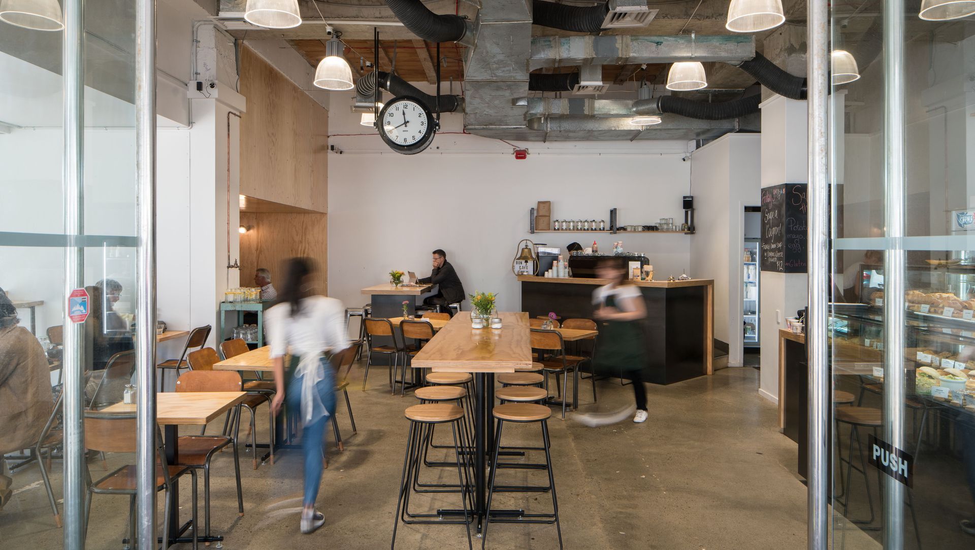 La Cloche Central banner