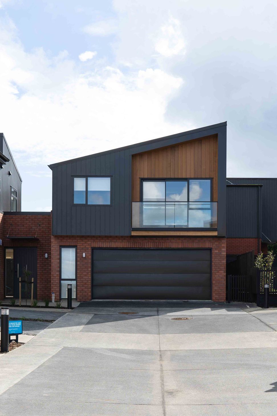 Oneoneroa, Belmont