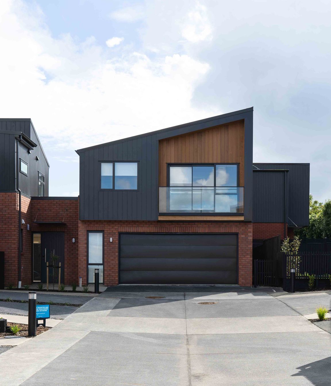 Oneoneroa, Belmont
