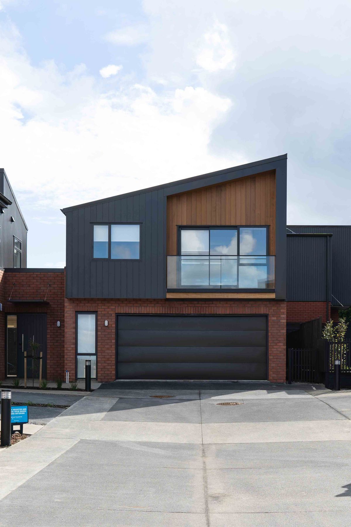 Oneoneroa, Belmont