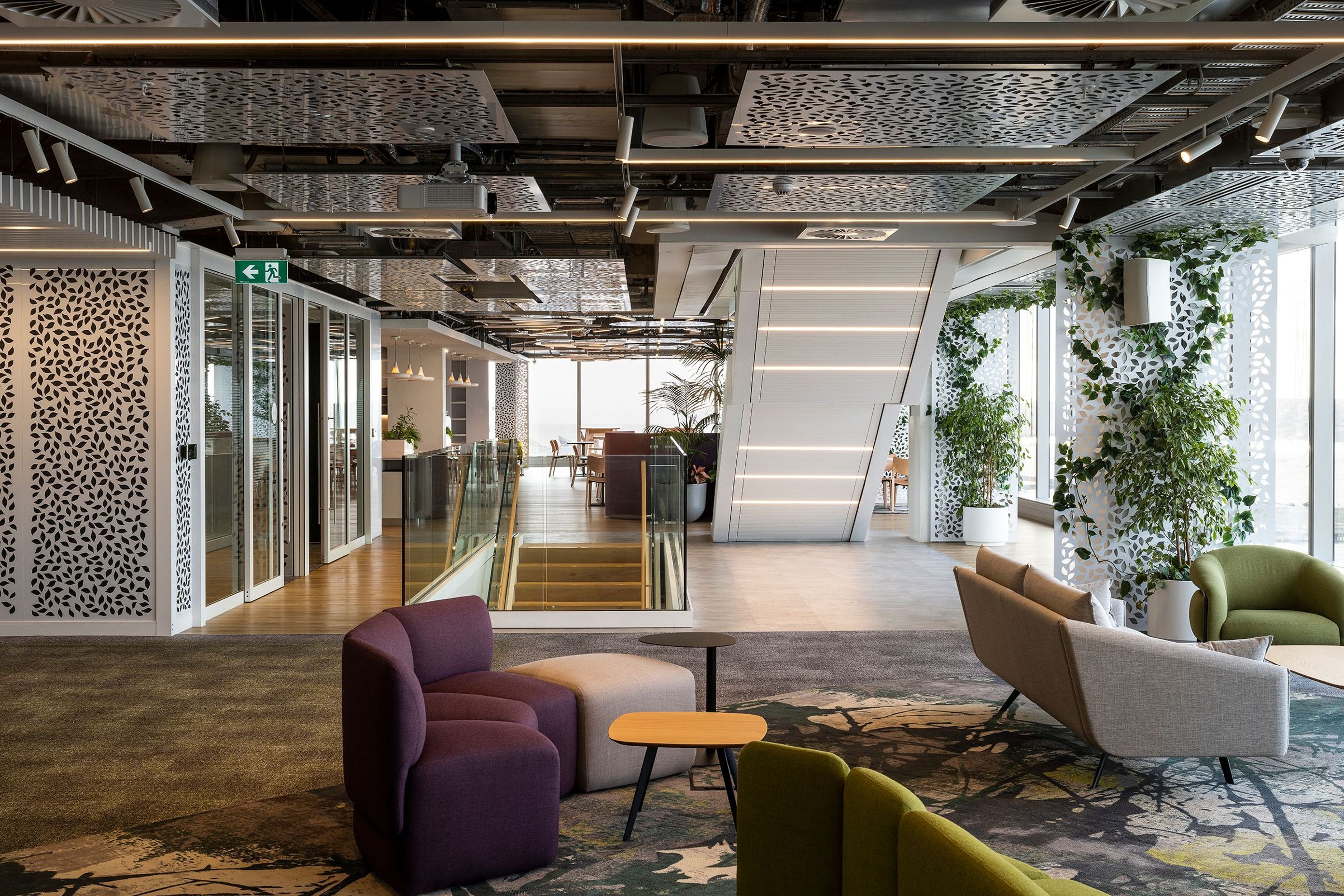 DST-CUS-DELOITTE-0424-1597.jpg