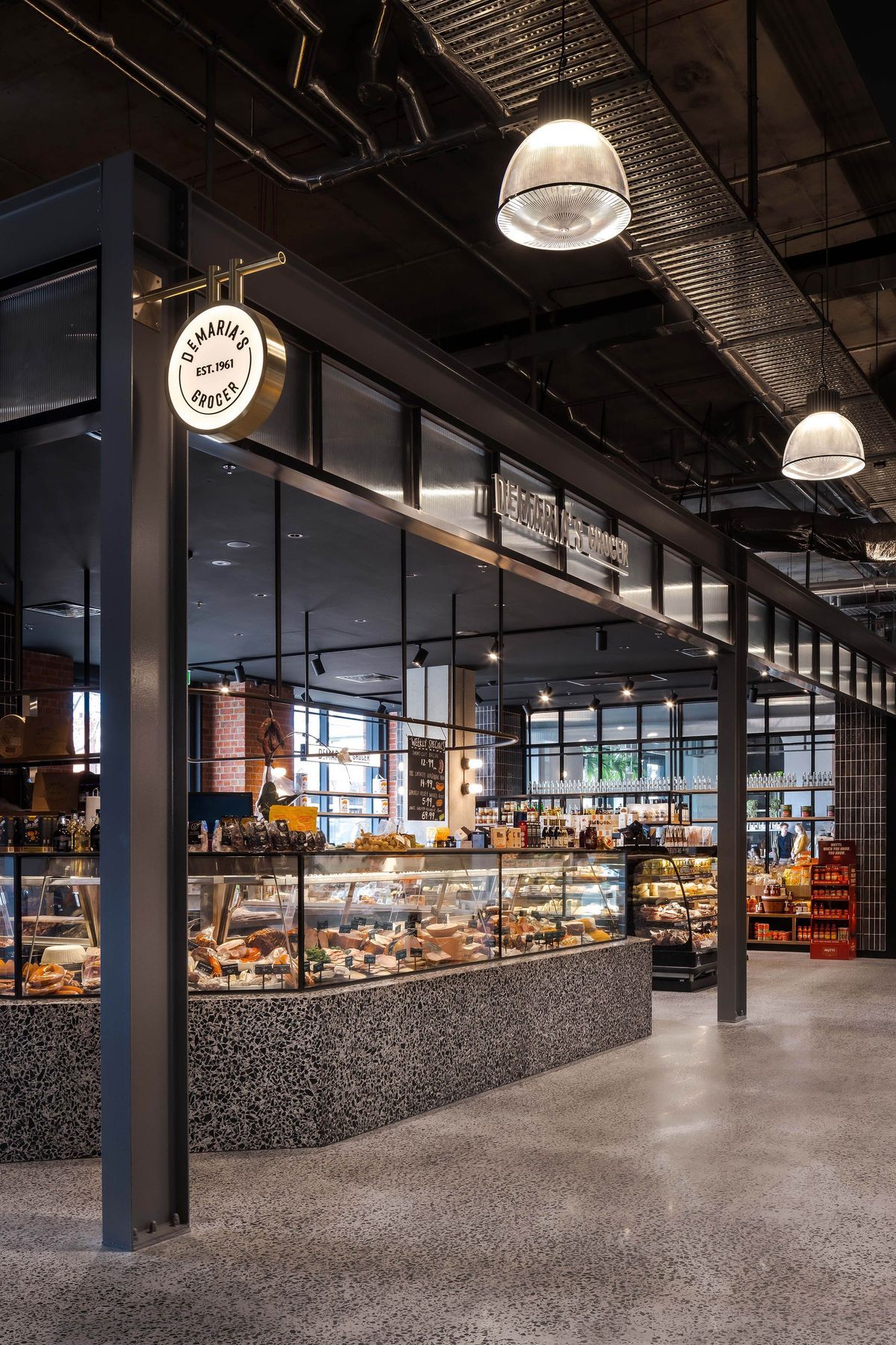 DeMarias-GrocerRichmond-Quarters04.jpg