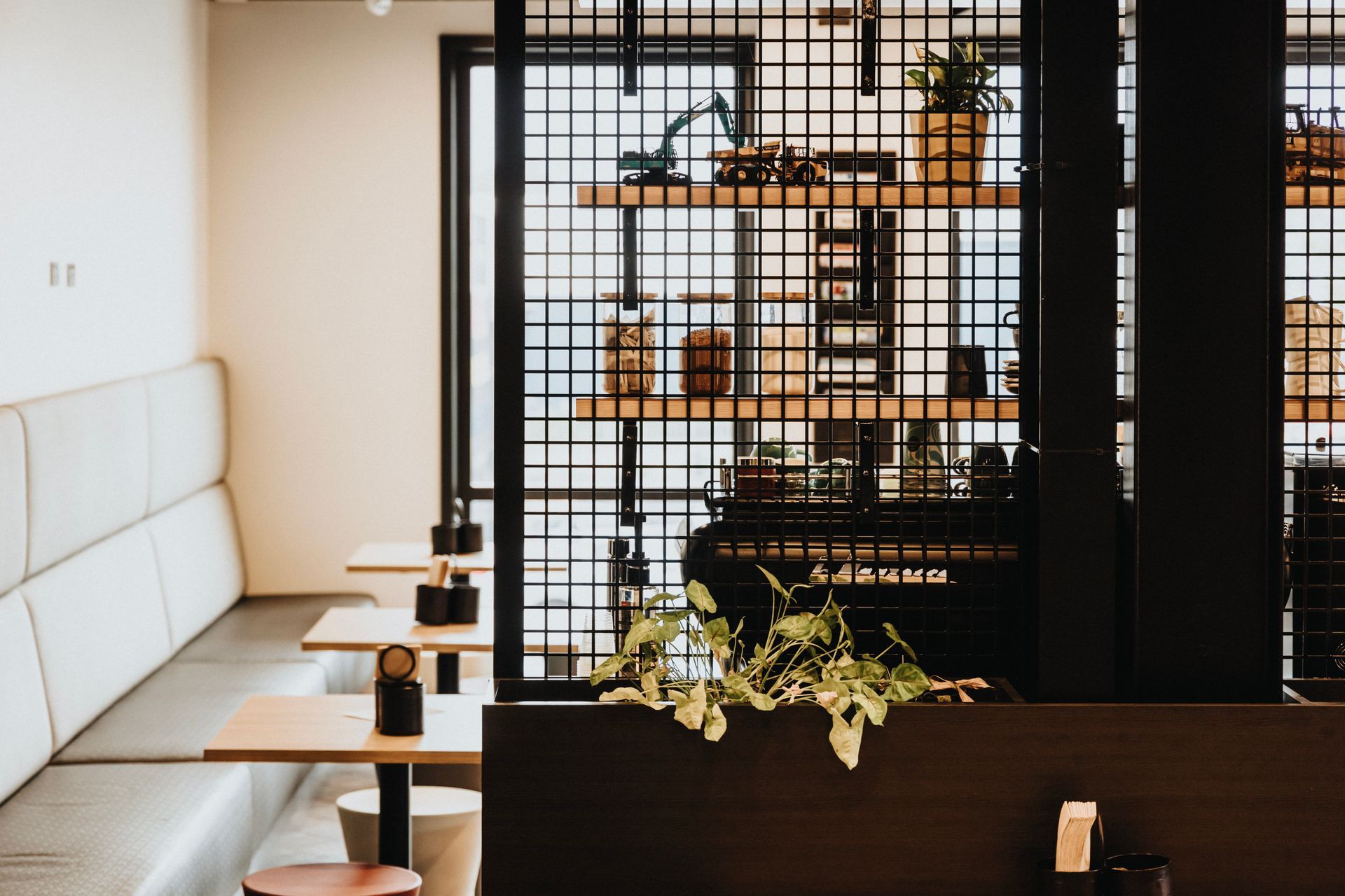 HireWays Café Screen