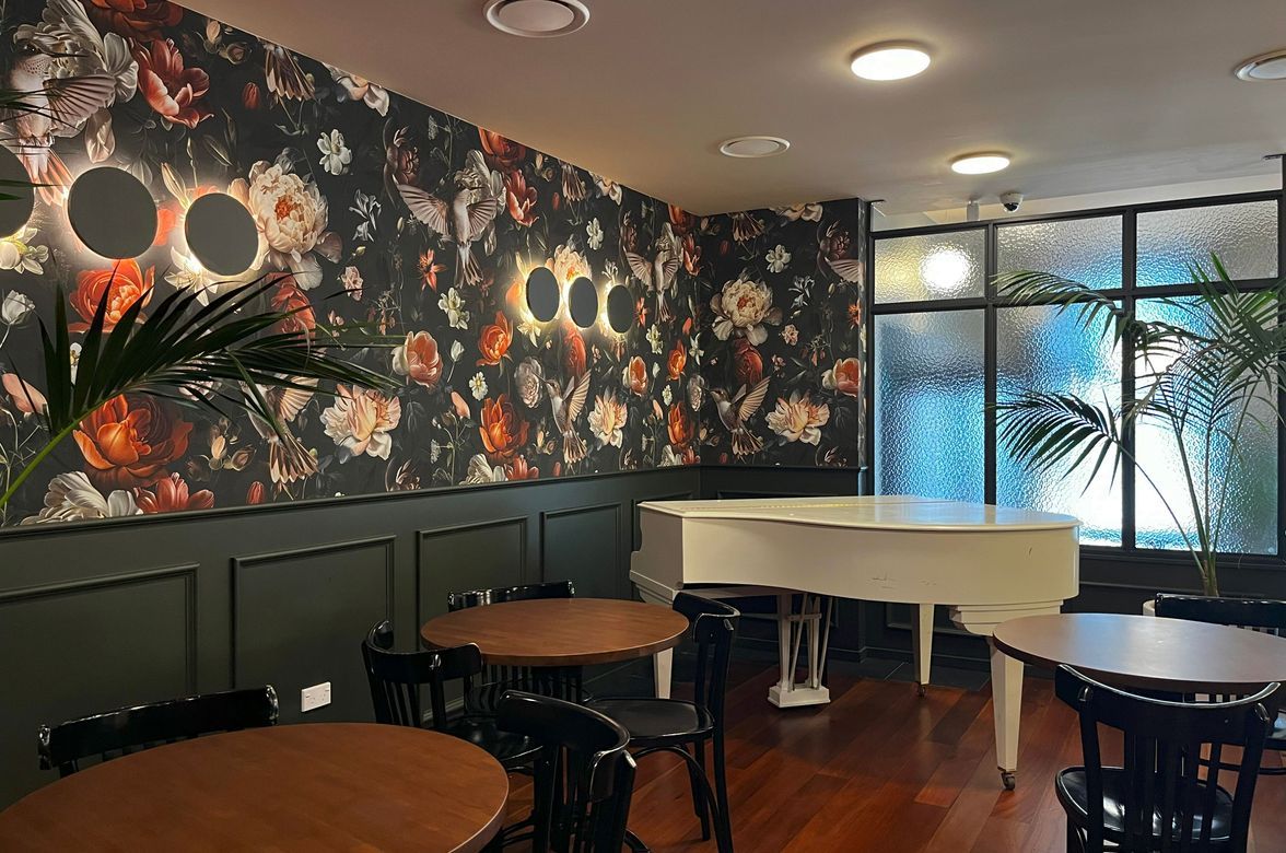 Hummingbird Eatery & Bar