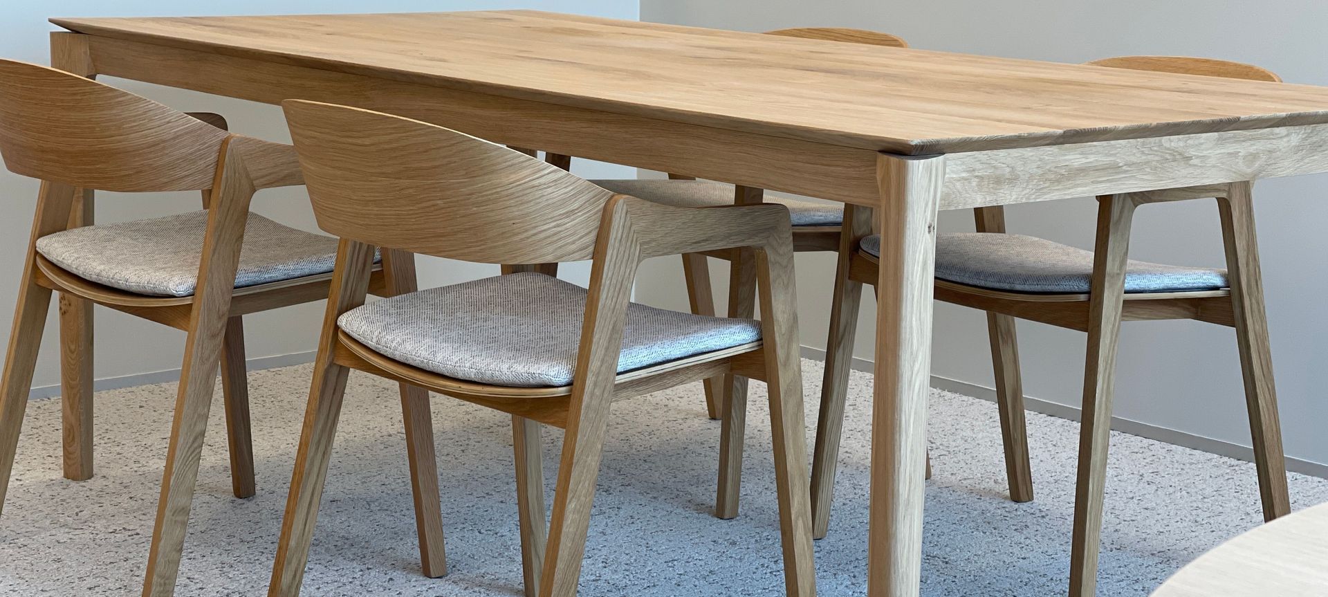 Stunning meeting table set up