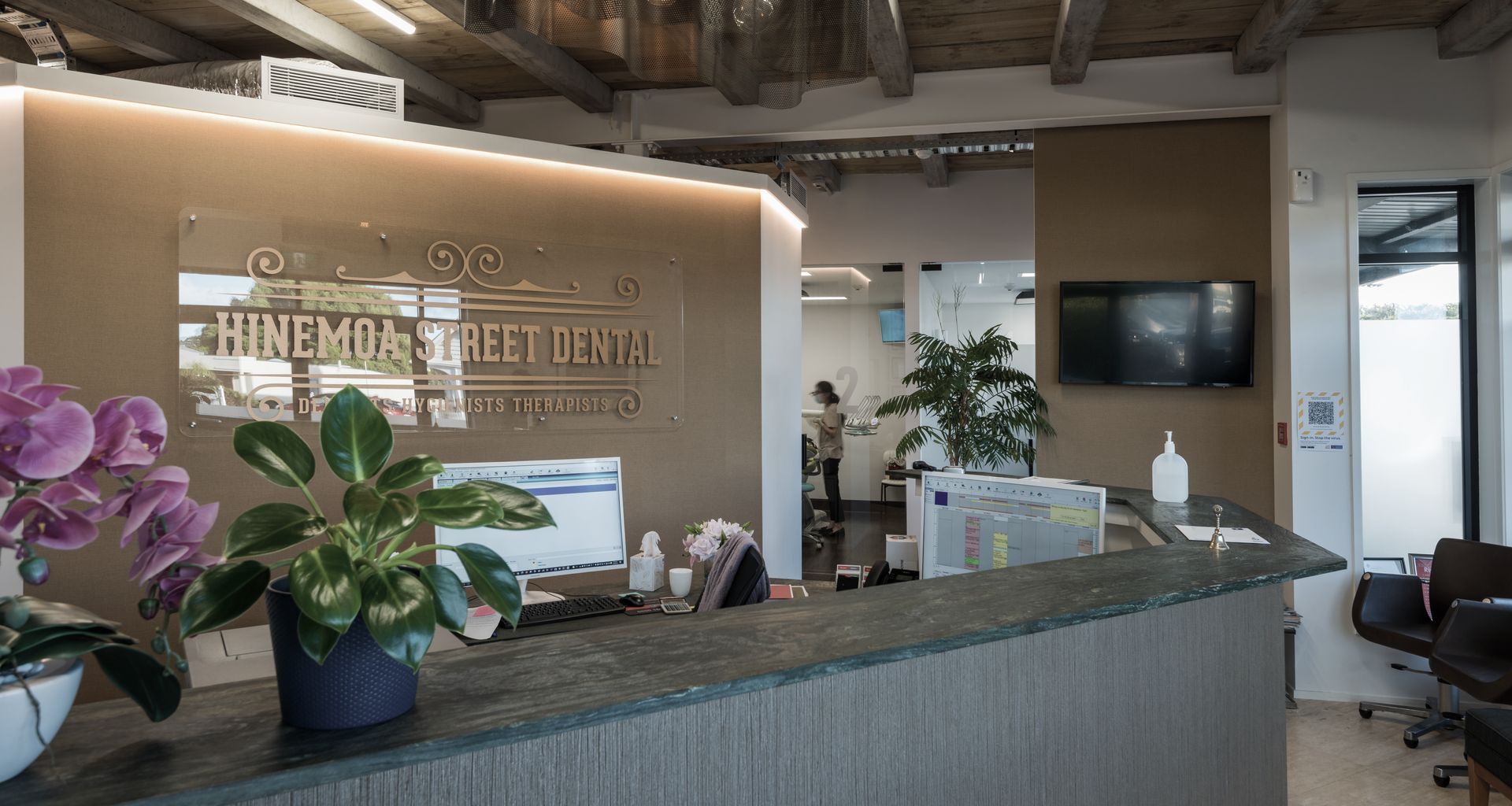 Hinemoa Dental Care, Brikenhead banner