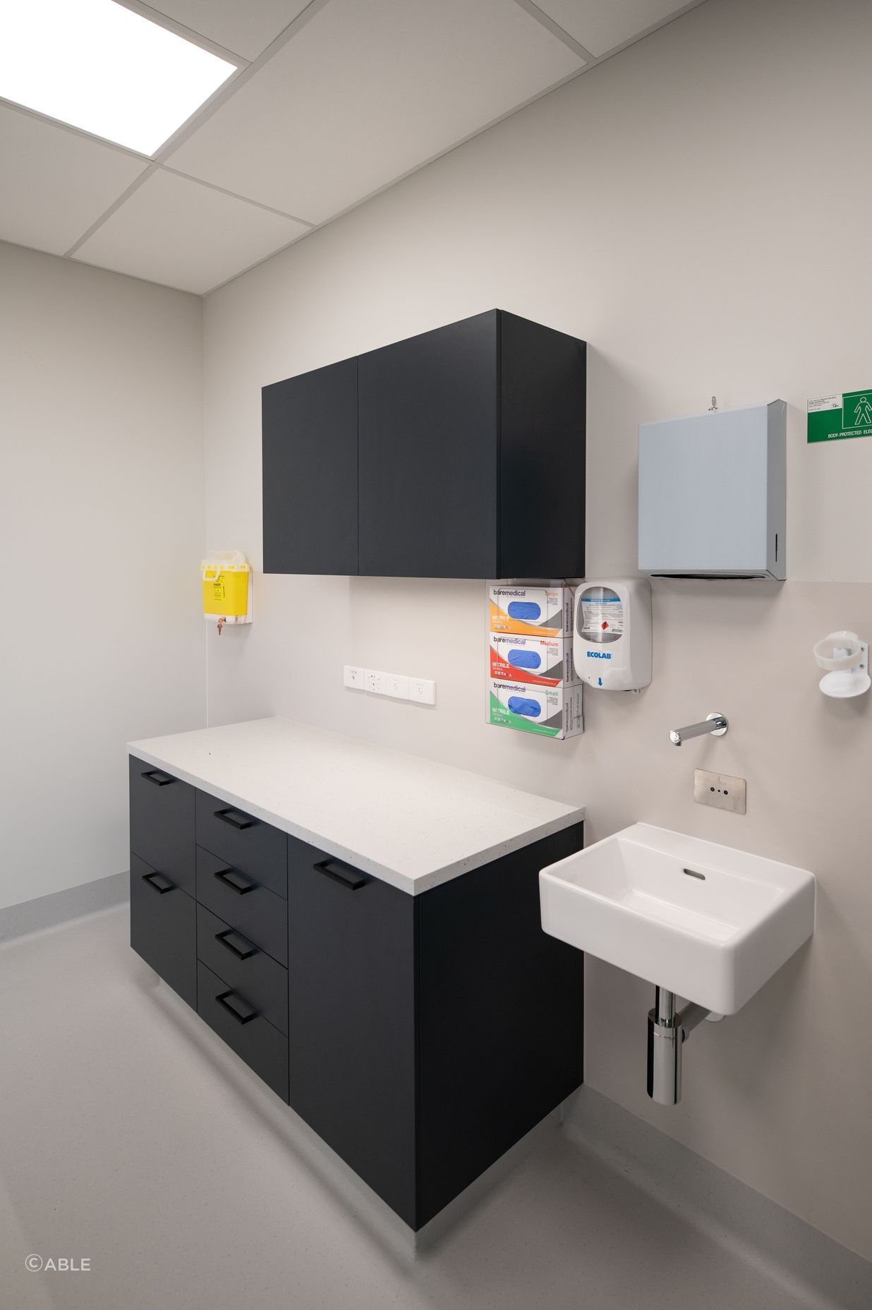 OMFSTREATMENT-ROOM4.jpg