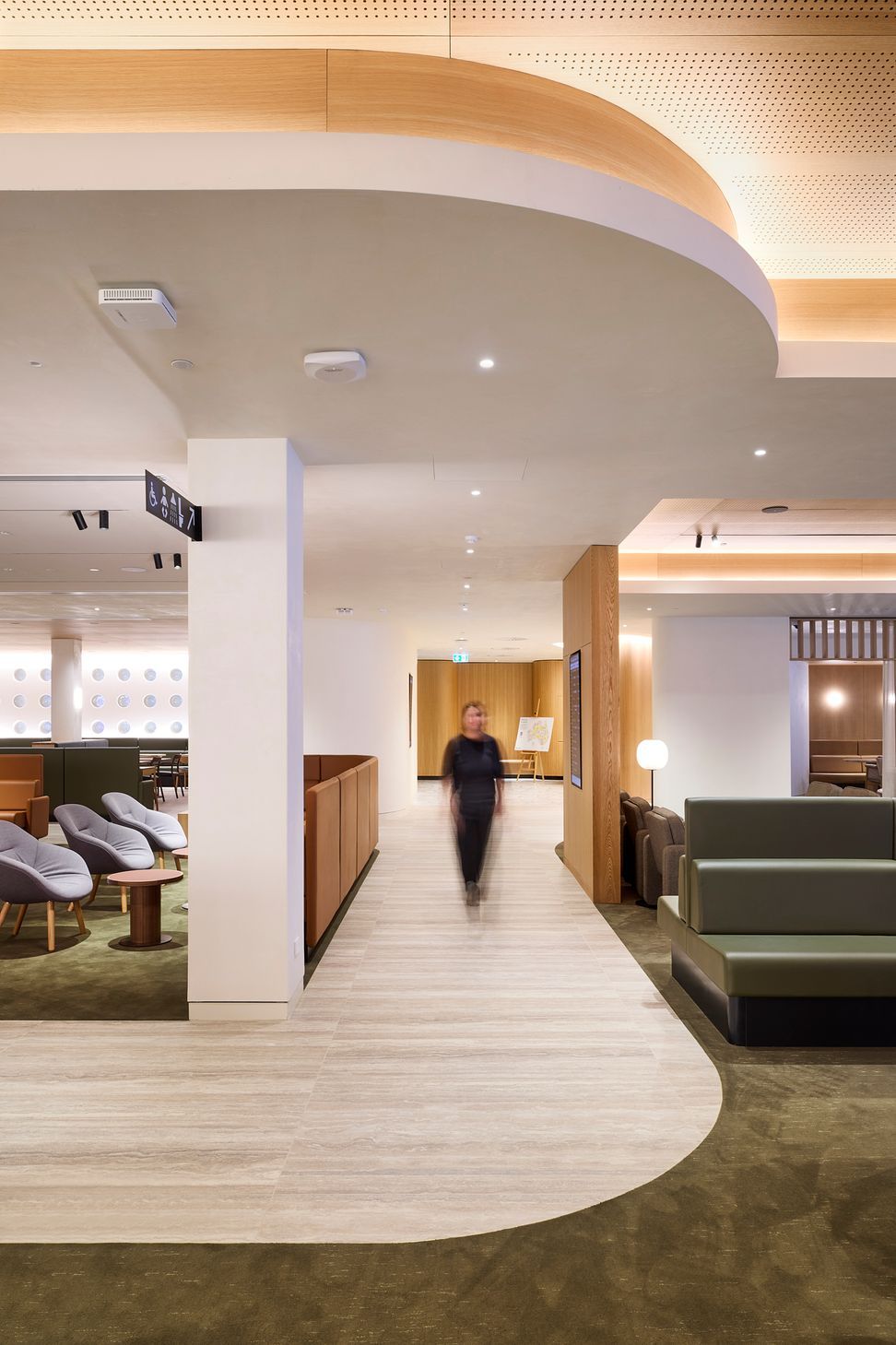 Qantas-251205-Auckland-Lounge-Business-clean-02-Seating-1264.jpg