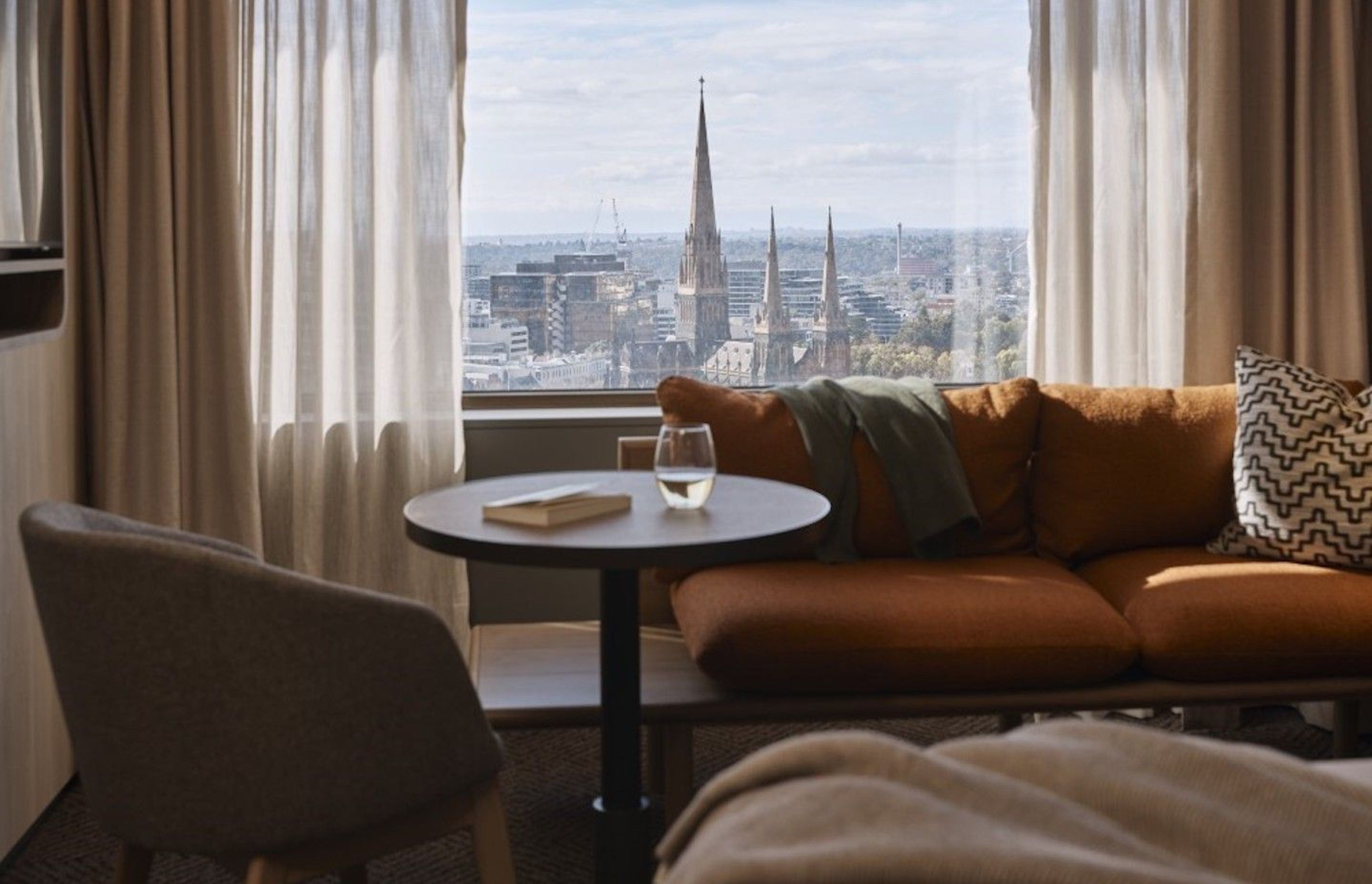 RydgesMelbourneDeluxe-Corner-King-RoomHR-1.jpg