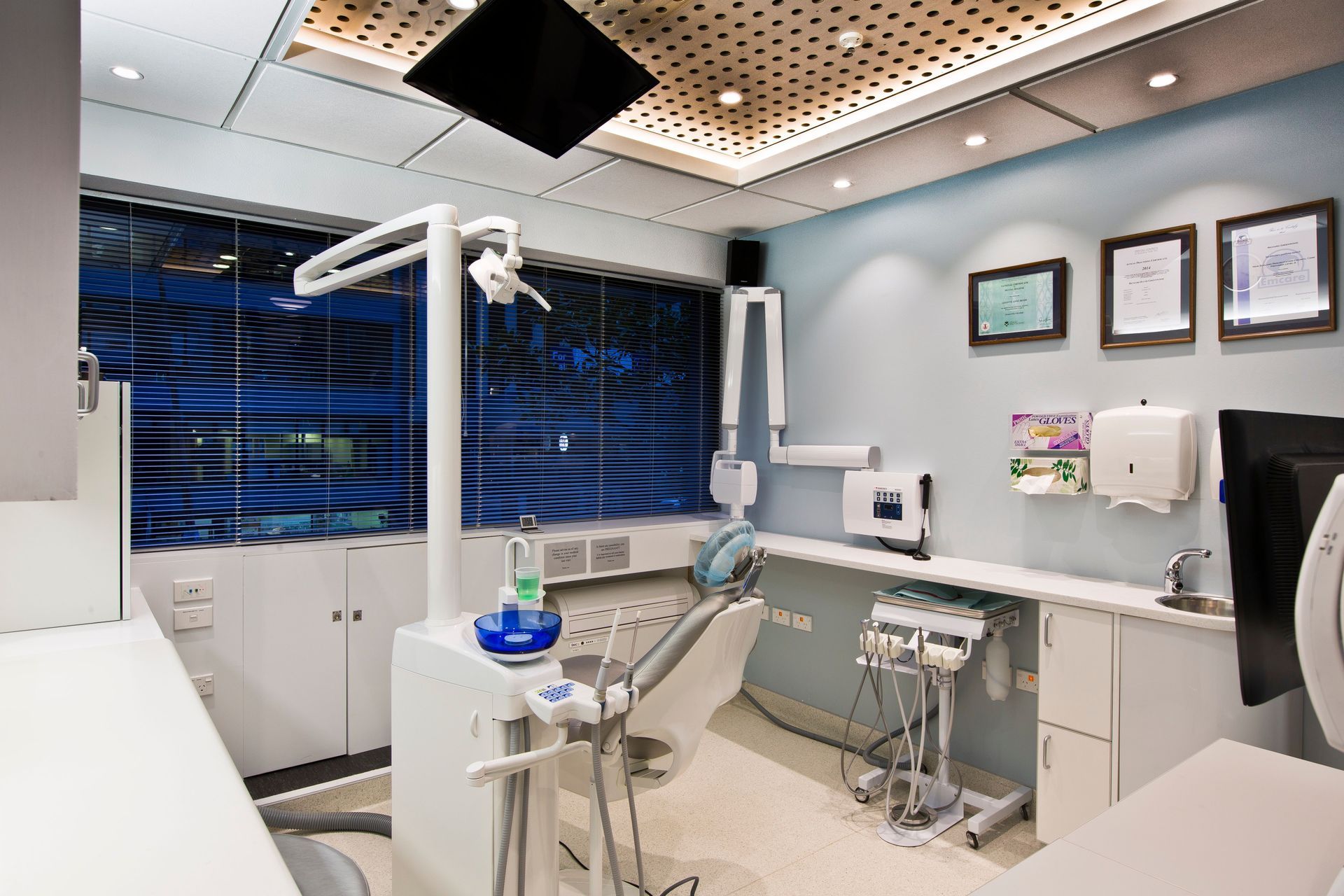 Blonded plywood rebated ceilings, soft nature inspired colours