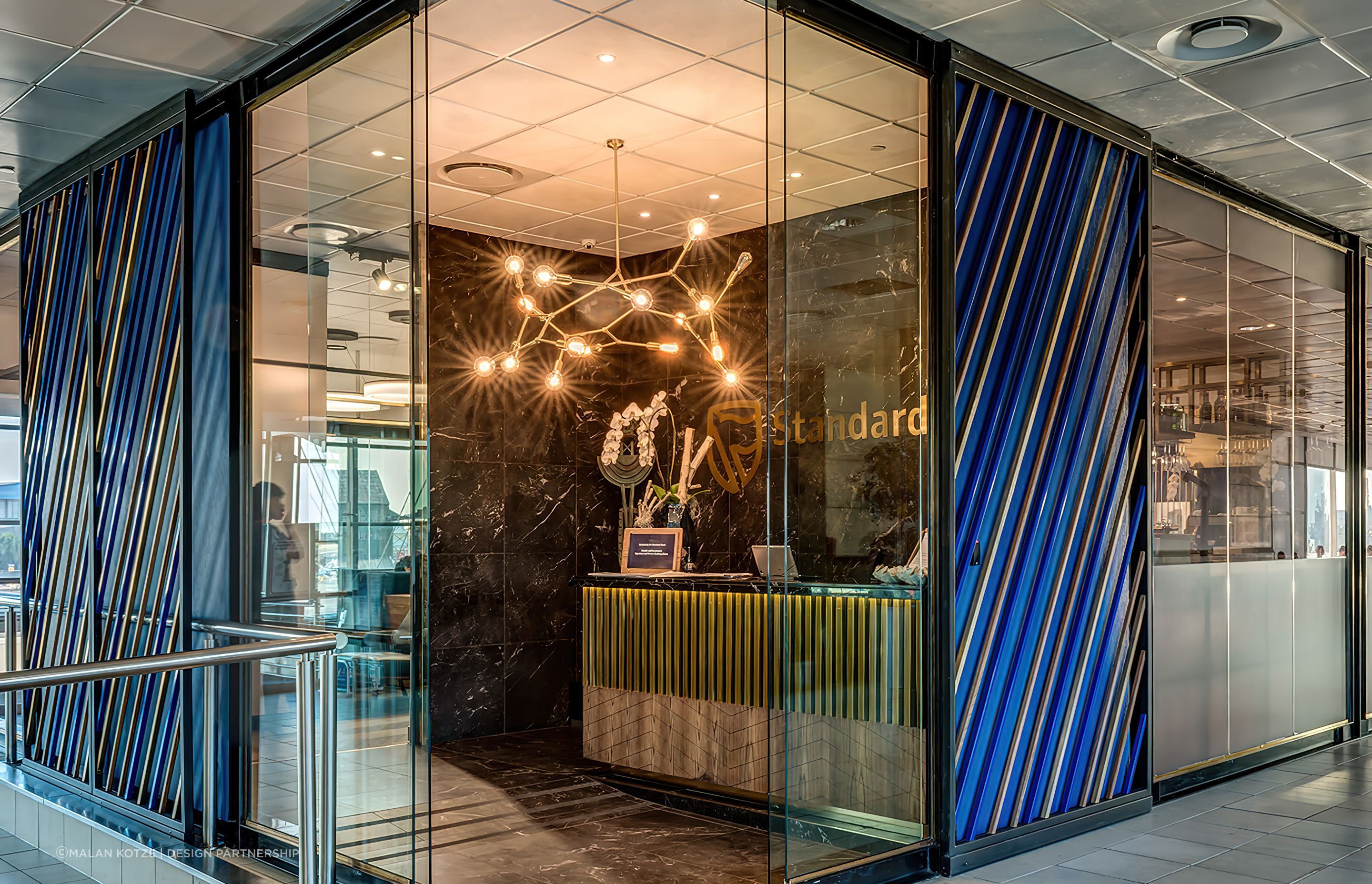 Standard-Bank02-gigapixel-standard-scale-200x.jpg