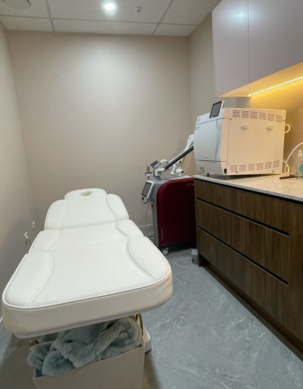 AK Pro Anti-Ageing Clinic