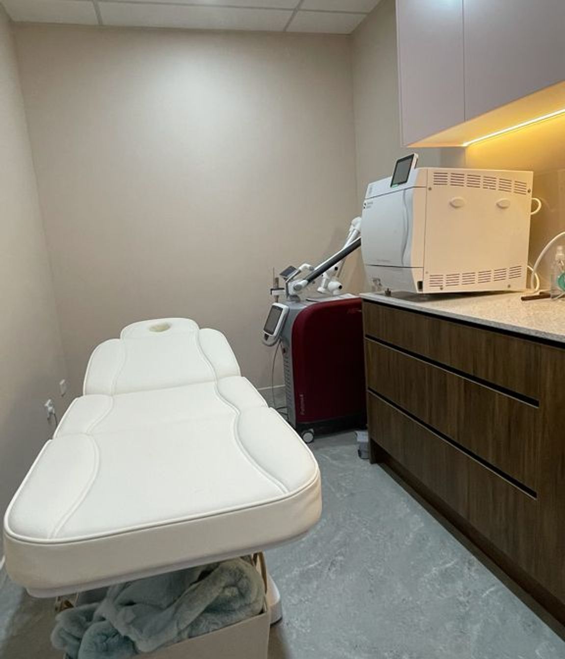 AK Pro Anti-Ageing Clinic