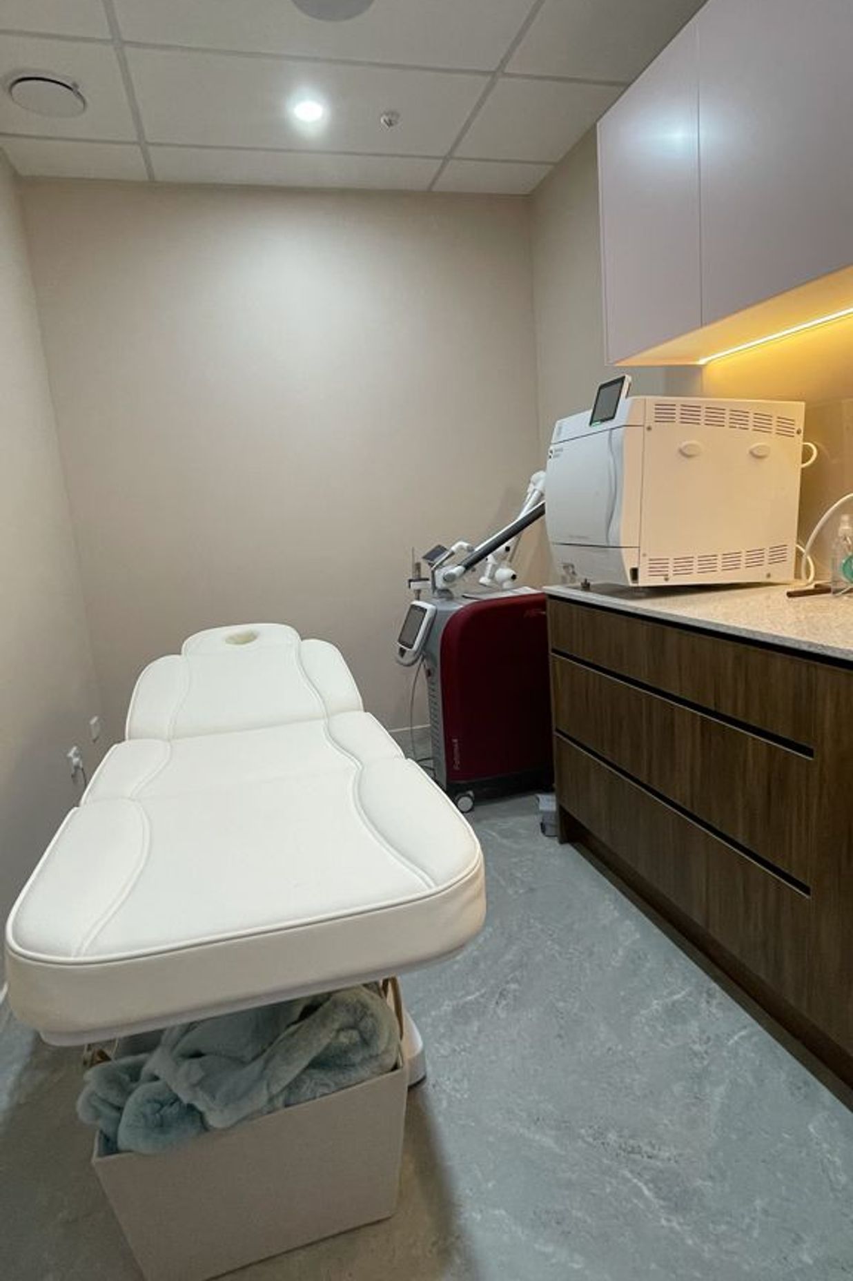 AK Pro Anti-Ageing Clinic