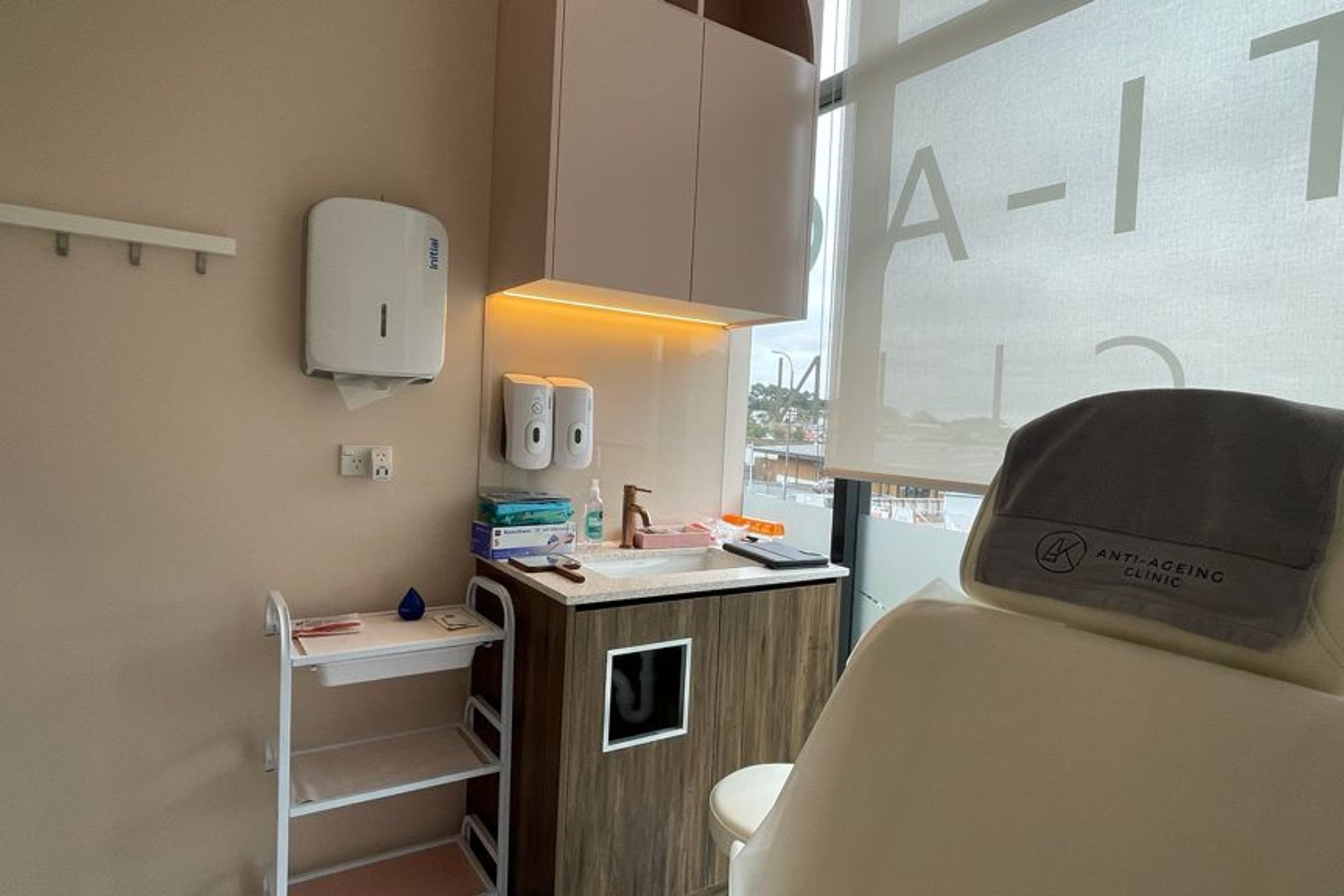 AK Pro Anti-Ageing Clinic