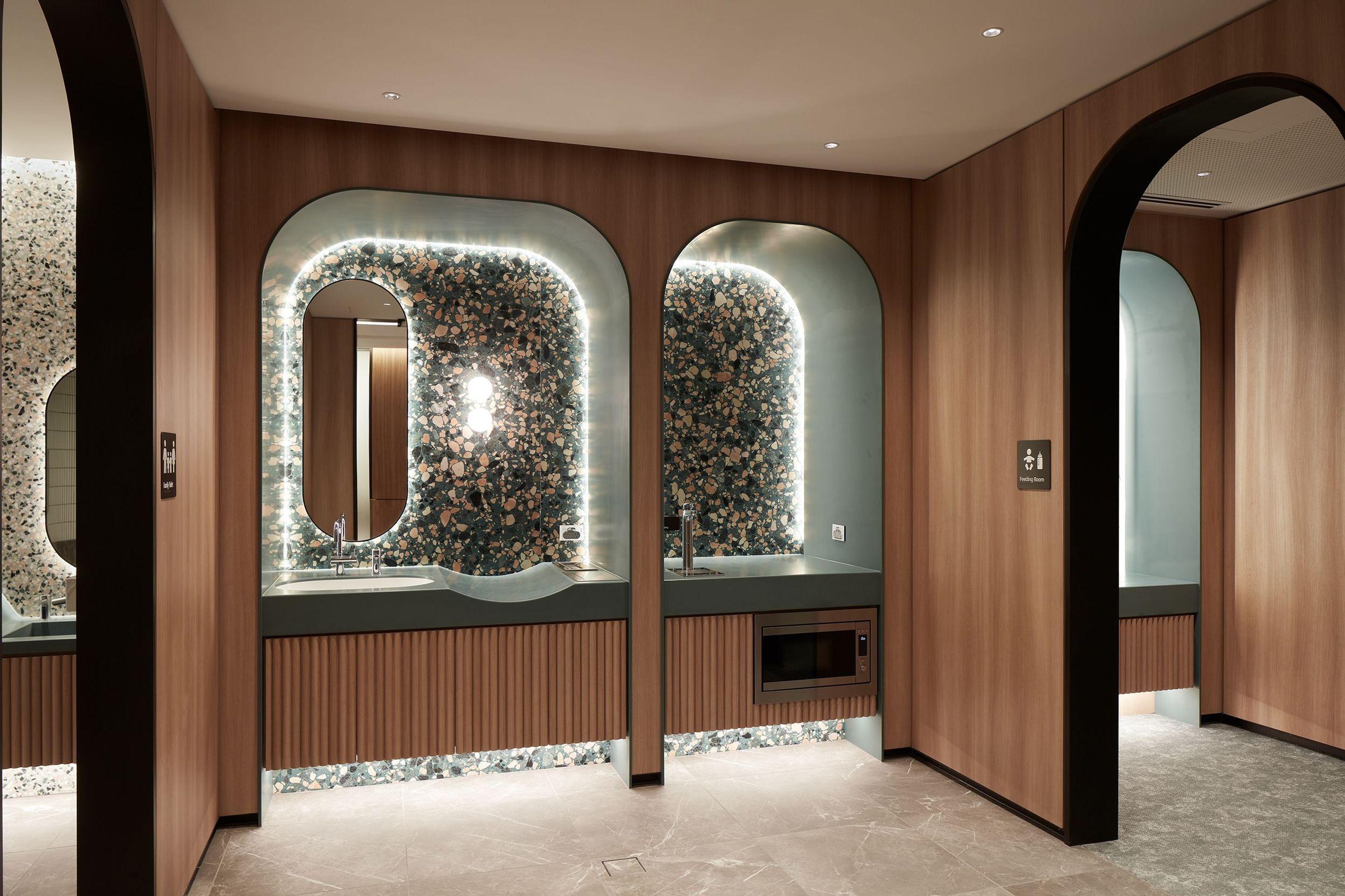 SydneyAirportAmenityMODULOArc3WhiteMountainOak-3-v2.jpg
