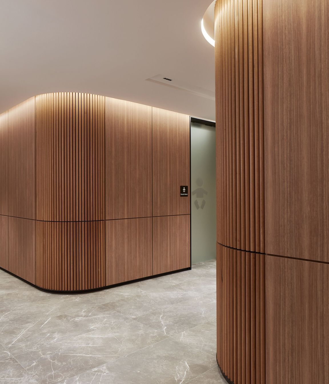 SydneyAirportAmenityMODULOArc3WhiteMountainOak2.jpg