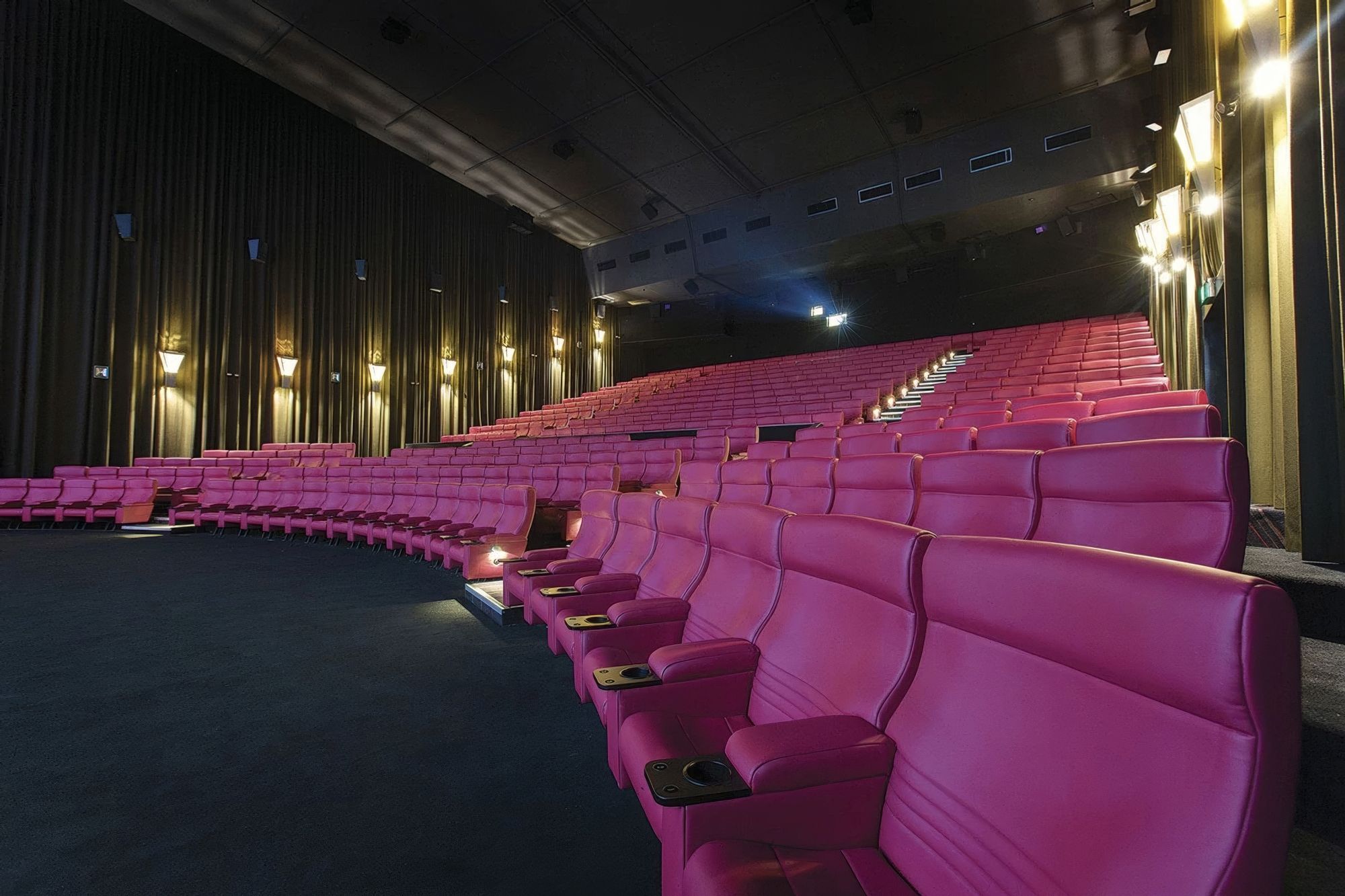 archipro-reading-cinema-gallery-02.jpeg