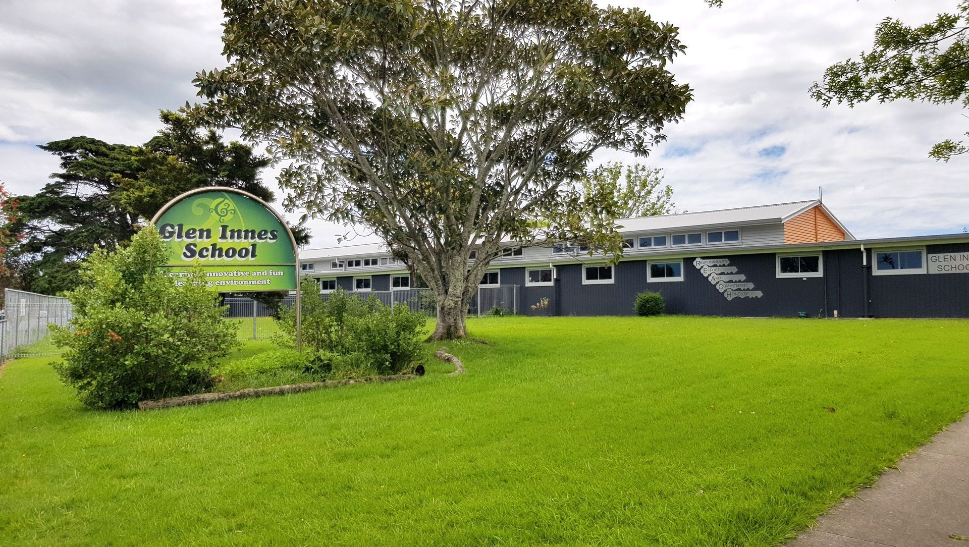 Glen Innes School banner