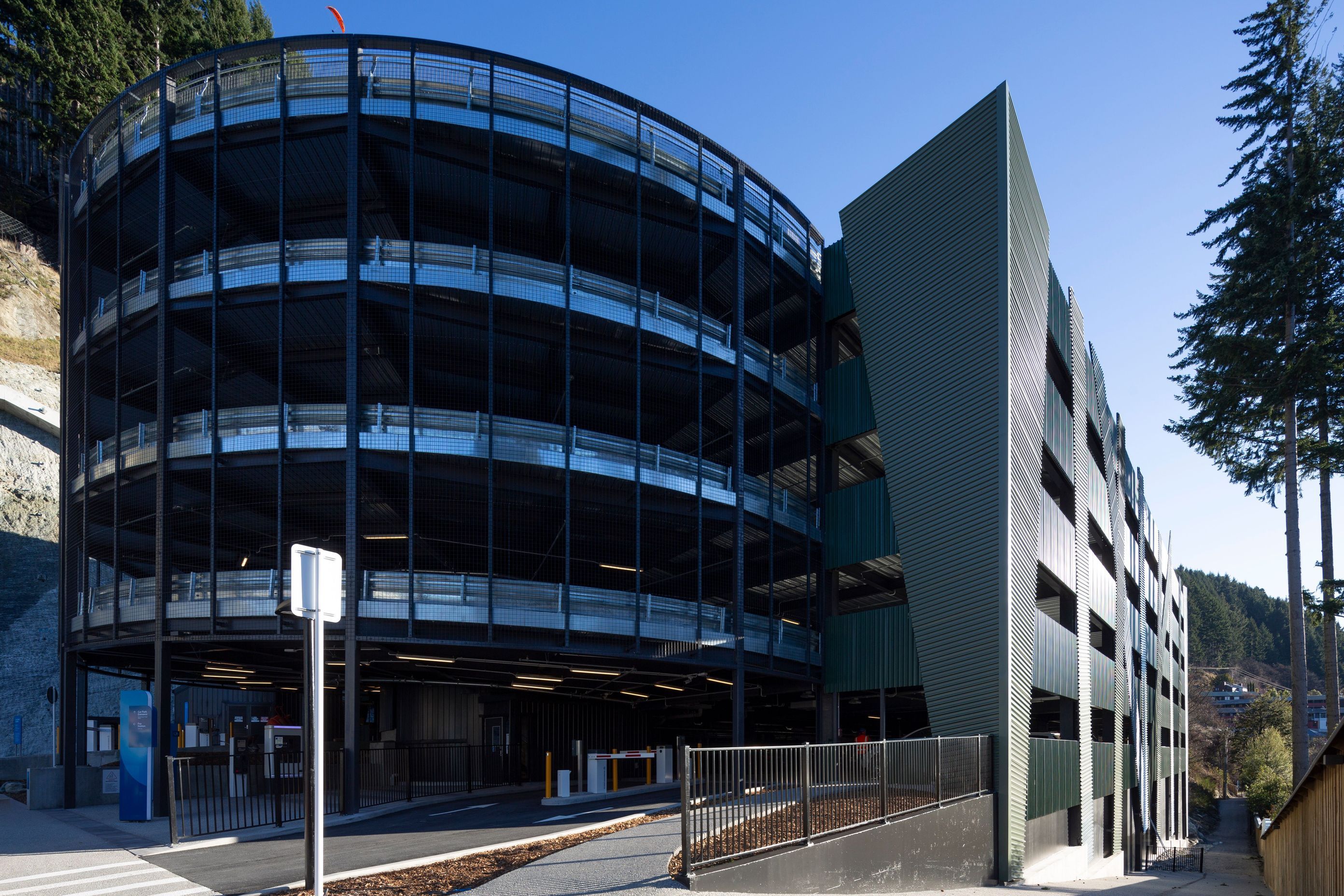 2SkylineBottomTerminalCarpark001.jpg