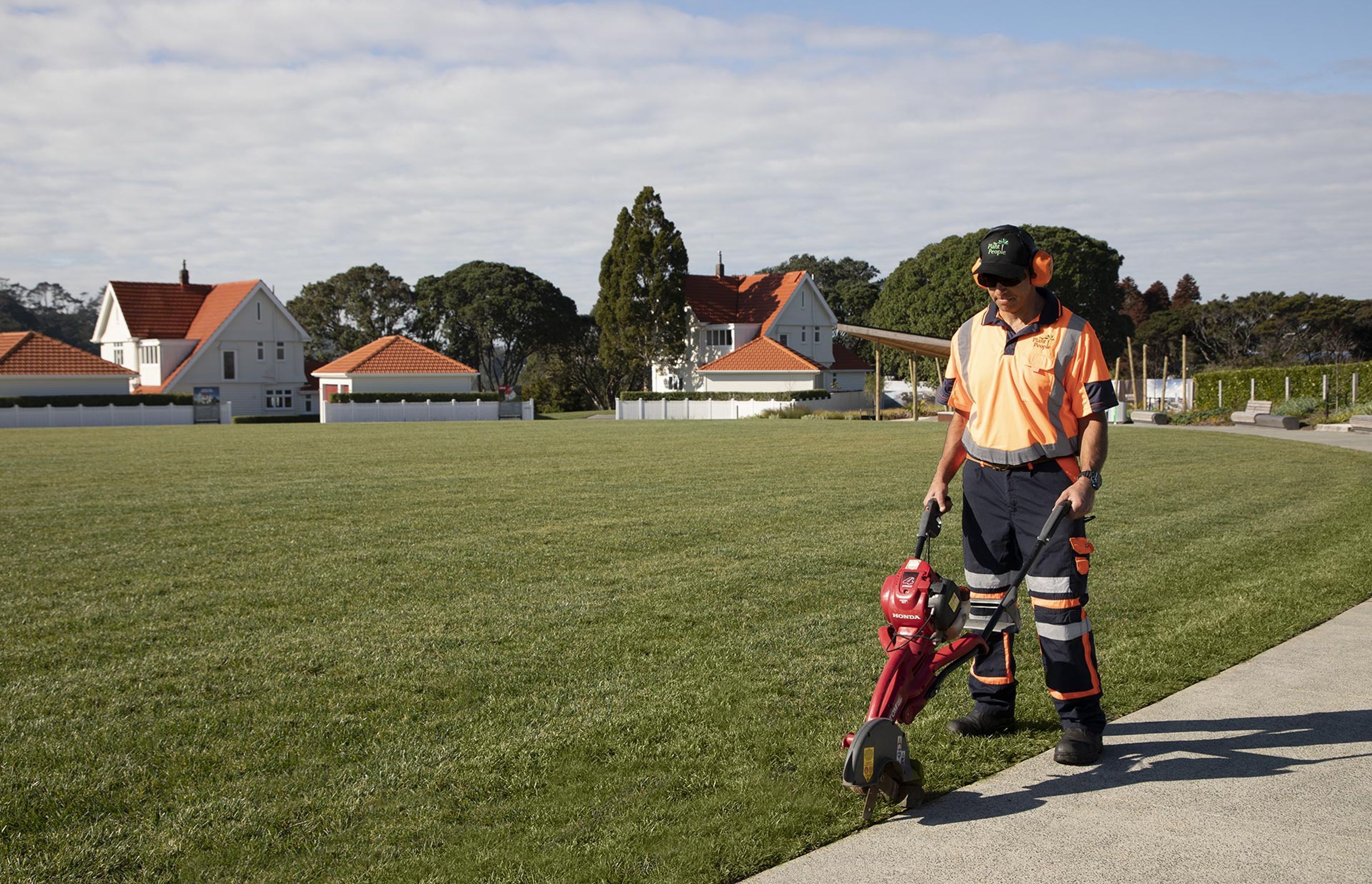 hobsonville-point-edge-trimming-182A4430.jpg