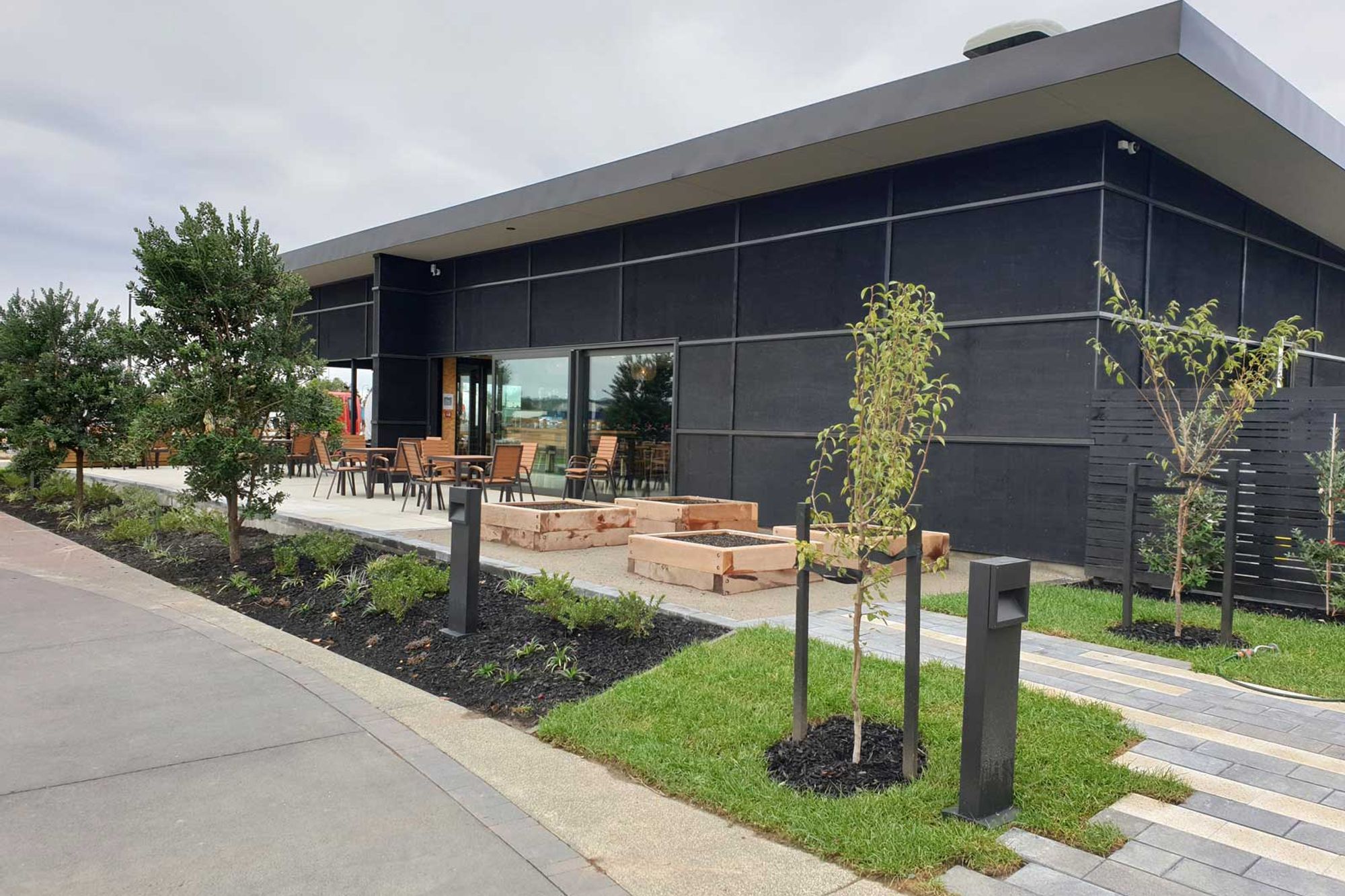 waita-shores-commercial-landscaping-02.jpg