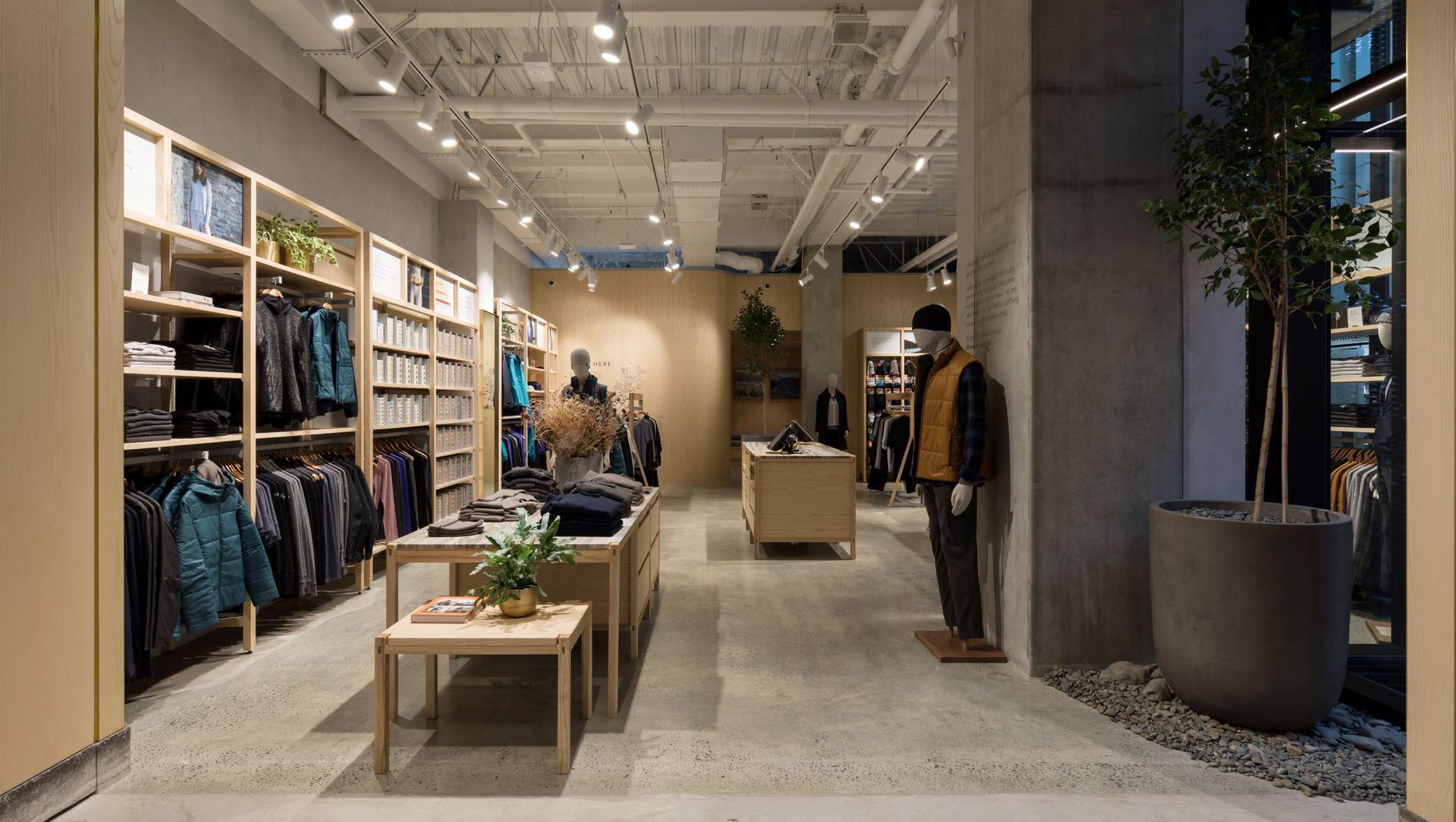 Icebreaker fit-out banner