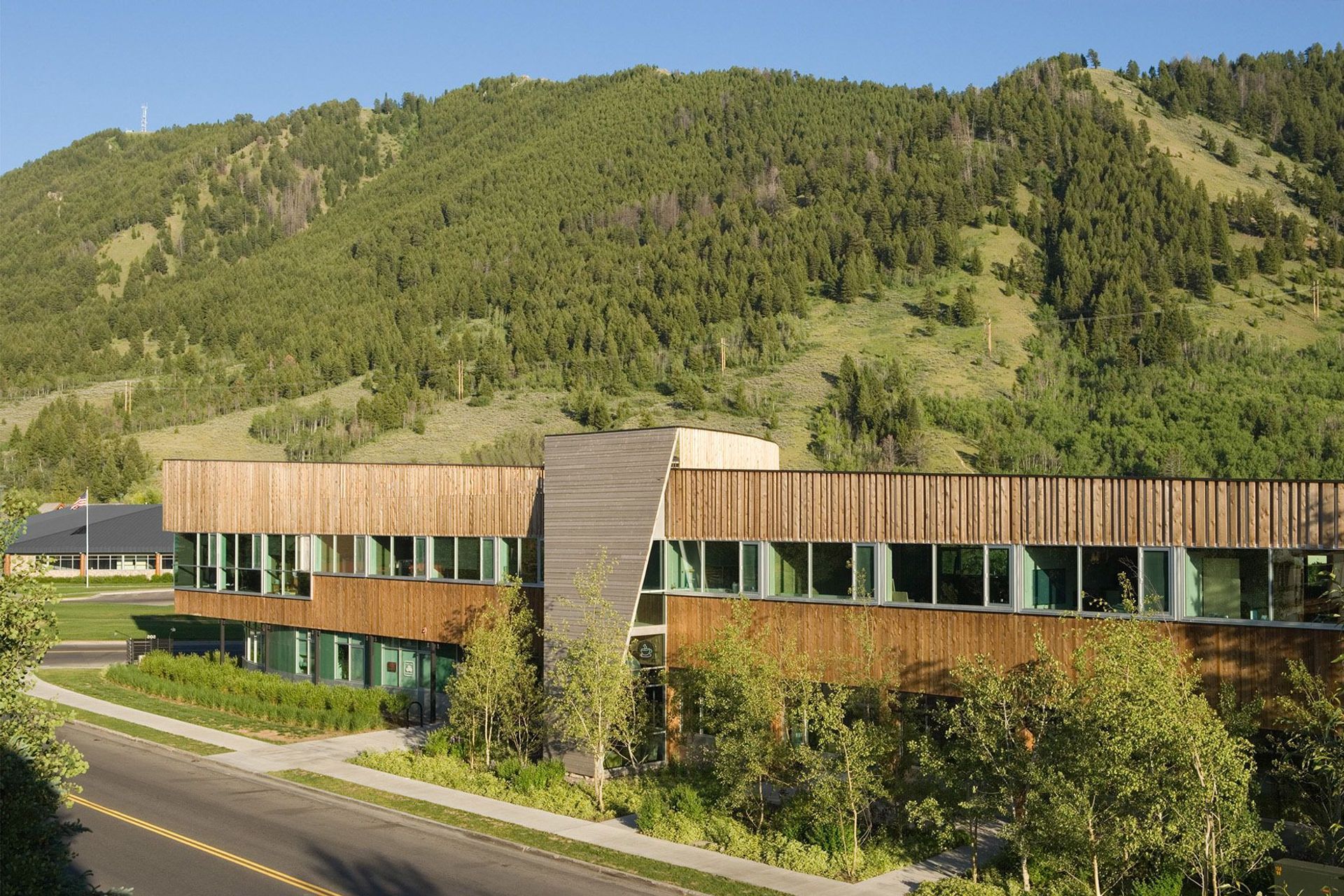 710-OFFICE-BLDG-07-0724-001-710-HorizSMsRGB.jpg