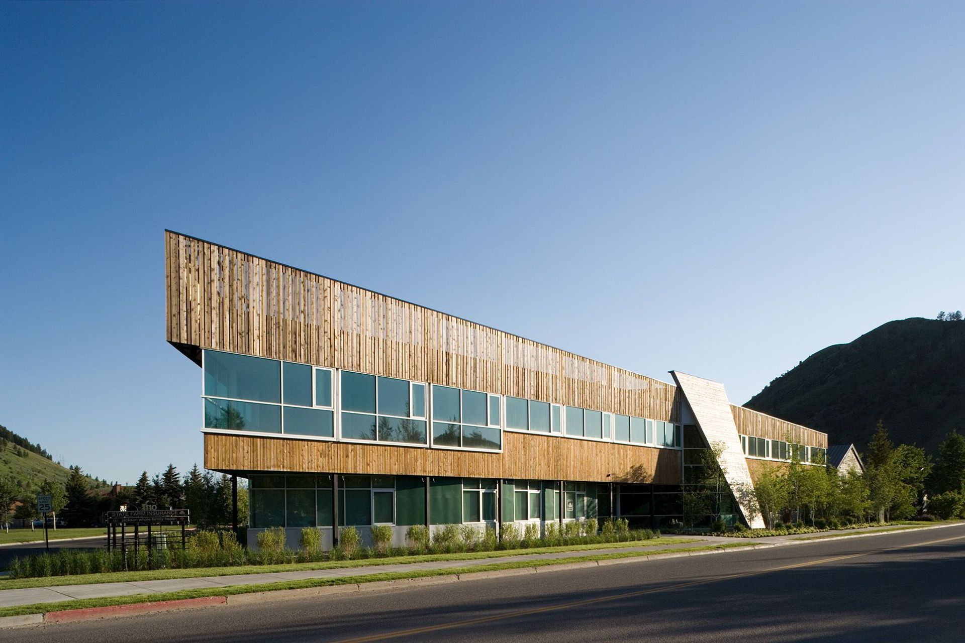 710-OFFICE-BLDG-C1W0967-copy-710-HorizSMsRGB.jpg