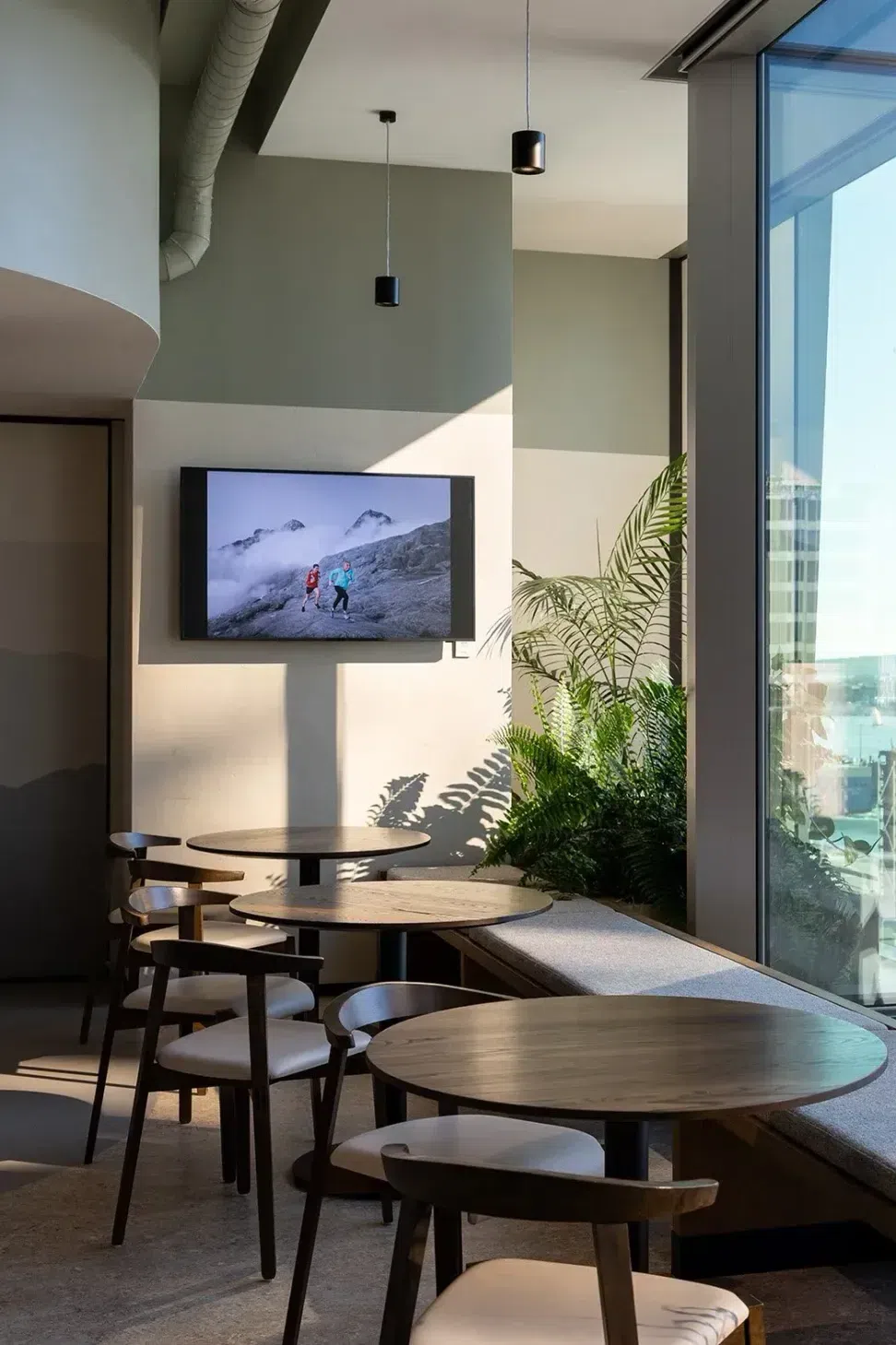 MilfordAssetsuavestone-cafe.webp
