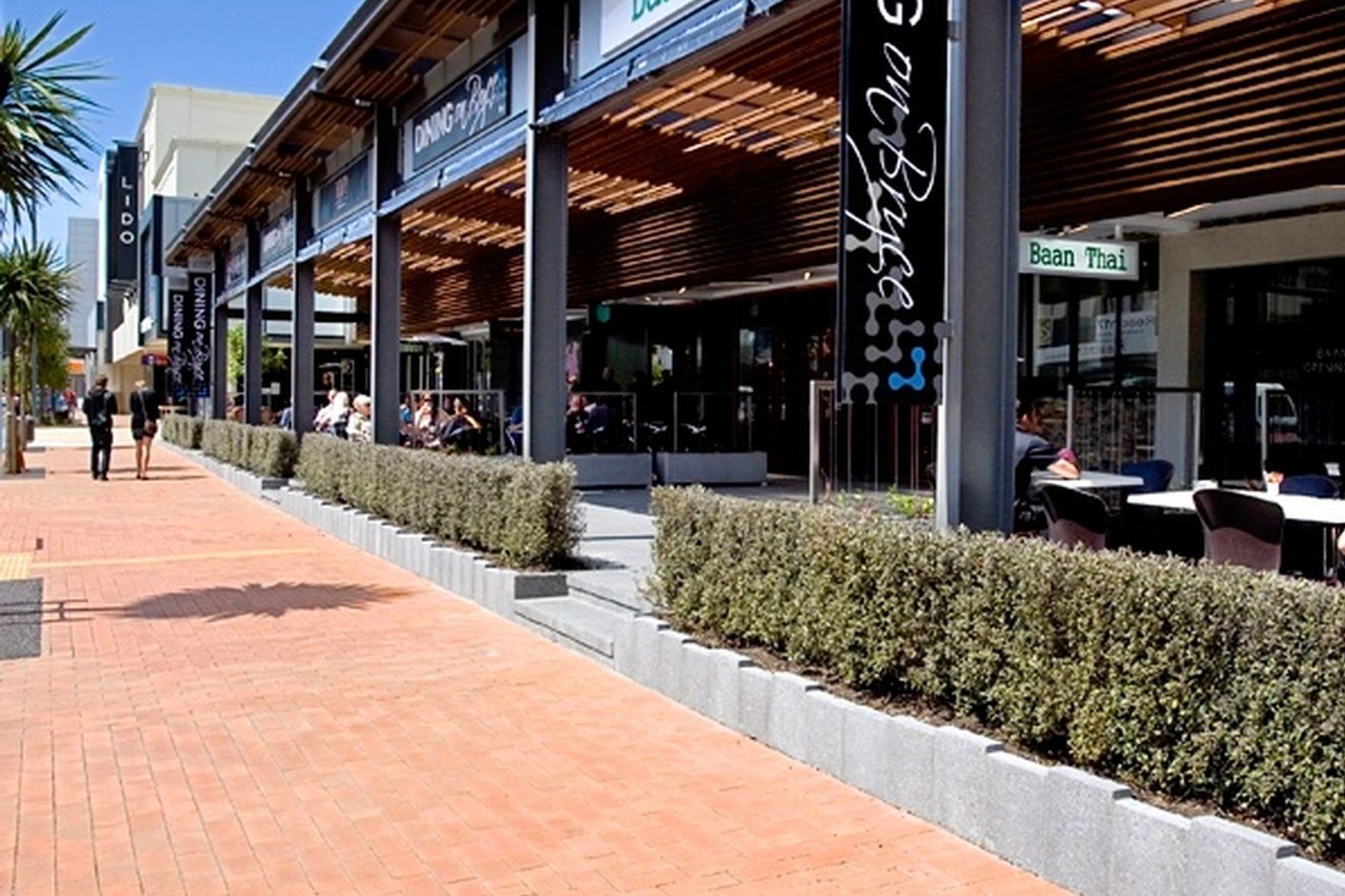 Installed, the hedge defines the outdoor dining area while maintaining views into and out of the space.