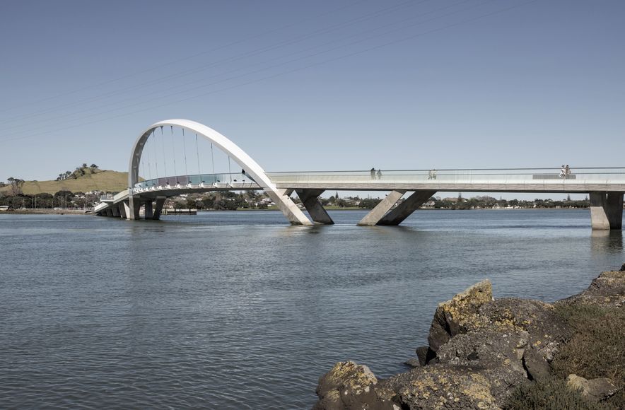 Ngā Hau Māngere Bridge