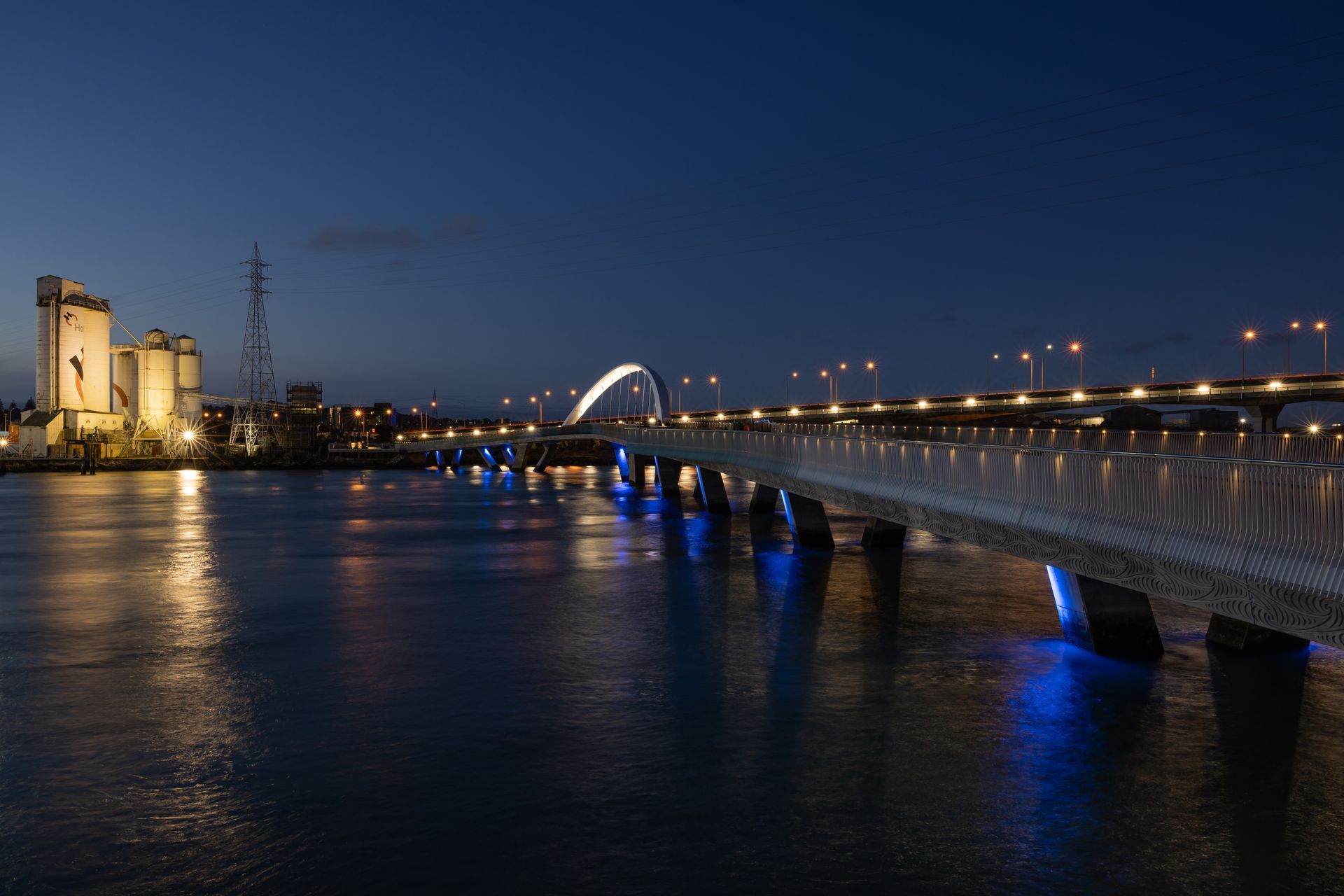 Ngā Hau Māngere Bridge