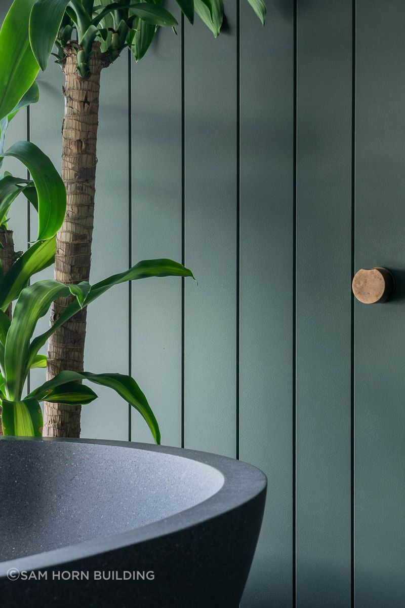 Complimentary bathroom interior
