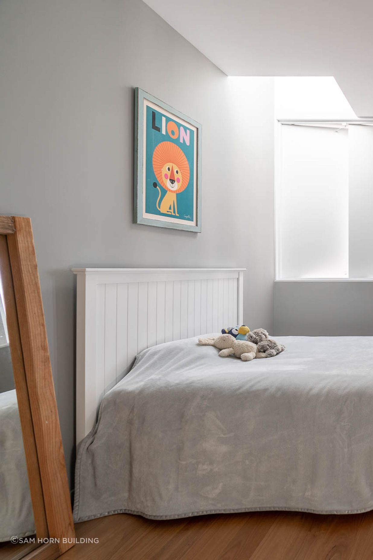 Minimalist guest bedroom