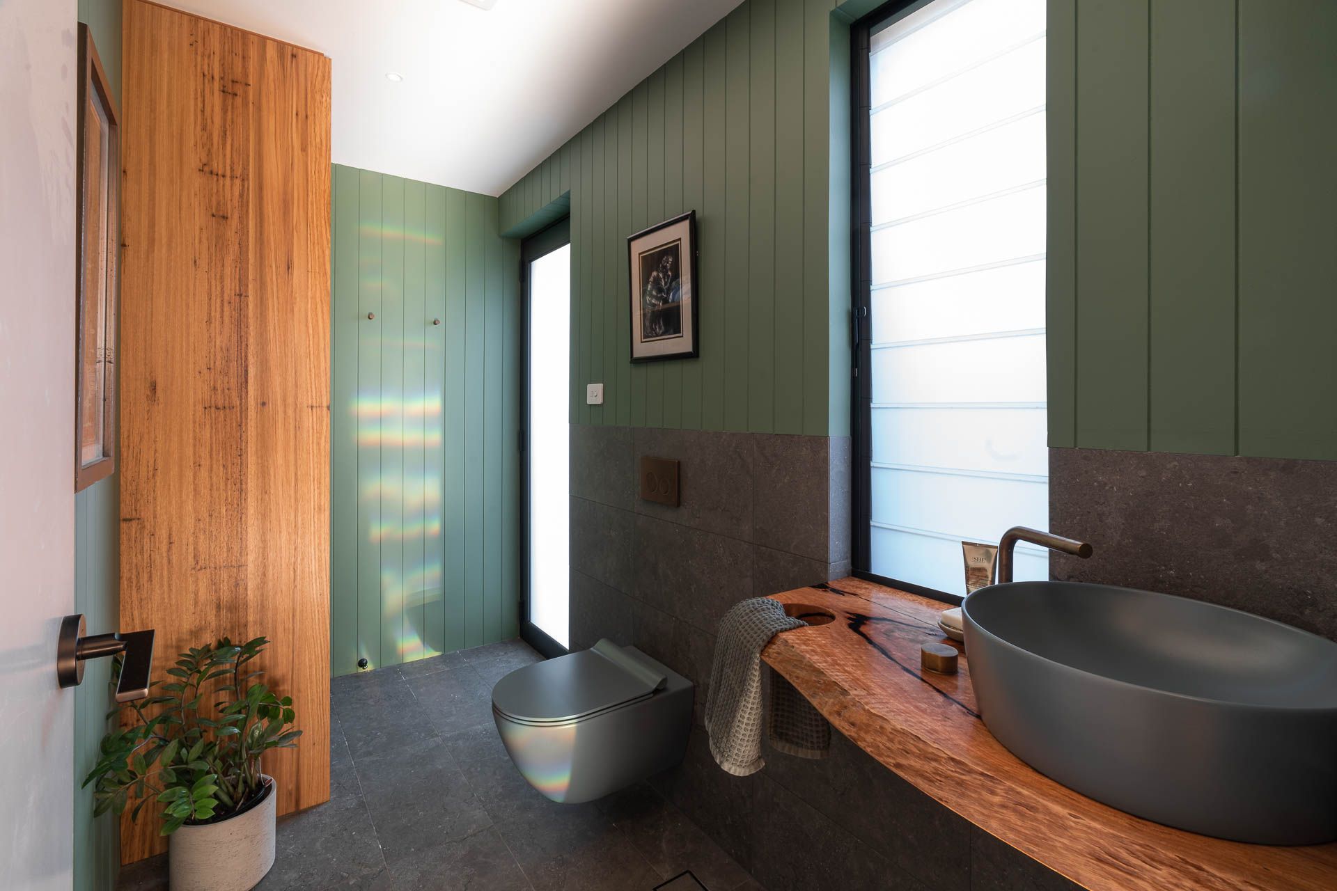 Guest bathroom high quality appliances