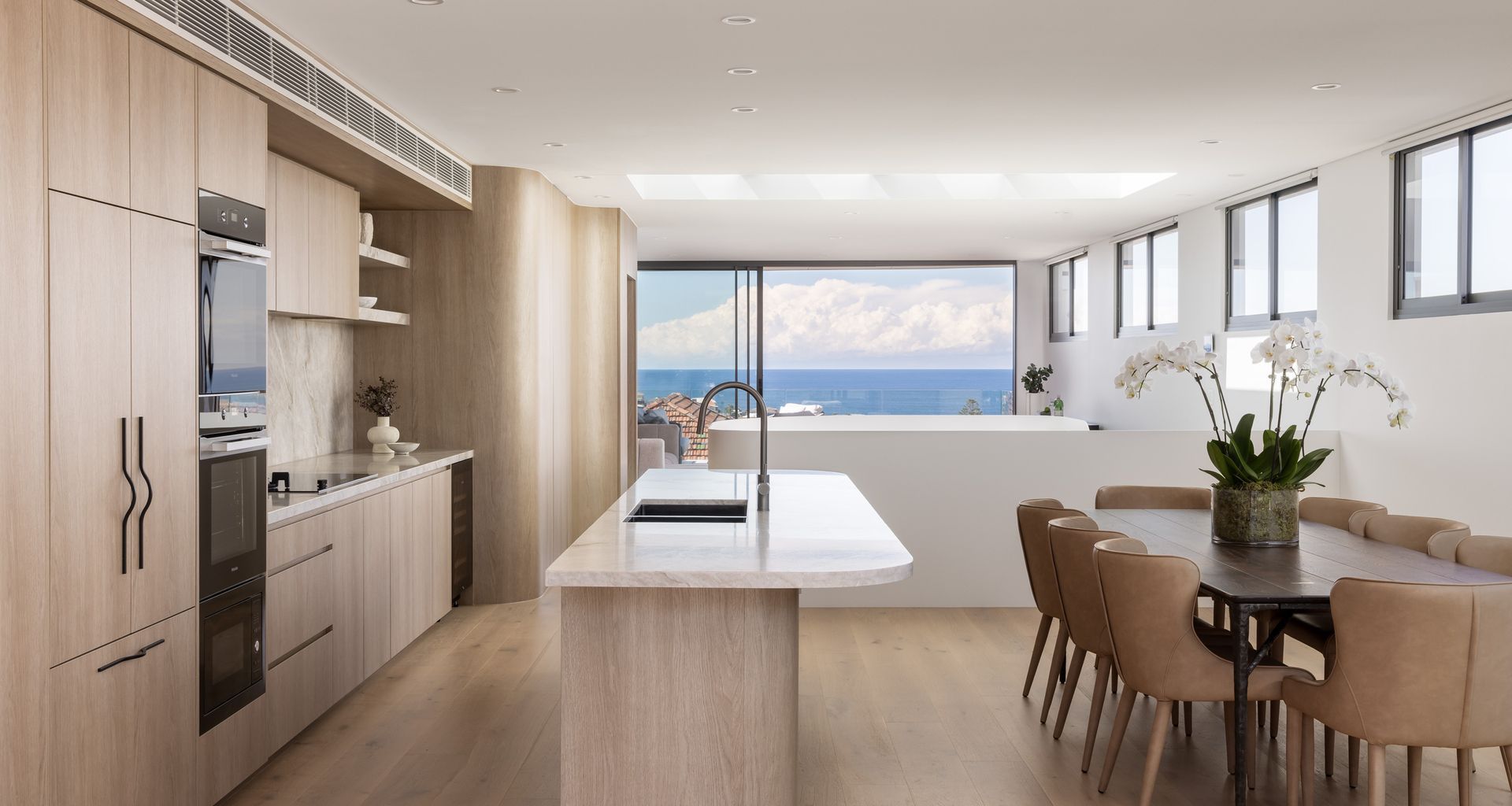 Clovelly House – ‘Oak Beach’ banner