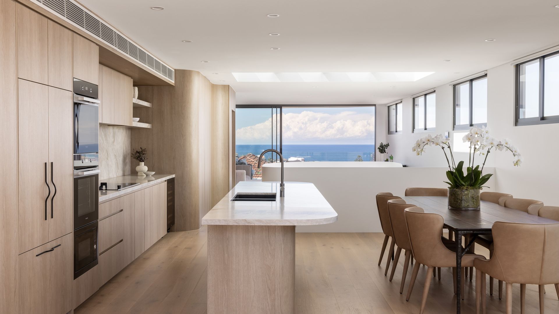 Clovelly House – ‘Oak Beach’ banner