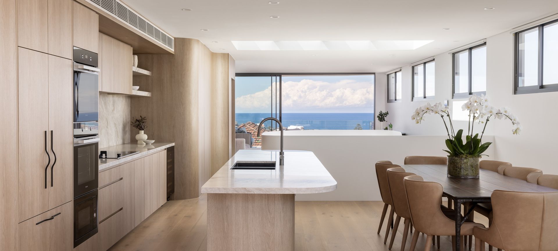 Clovelly House – ‘Oak Beach’ banner