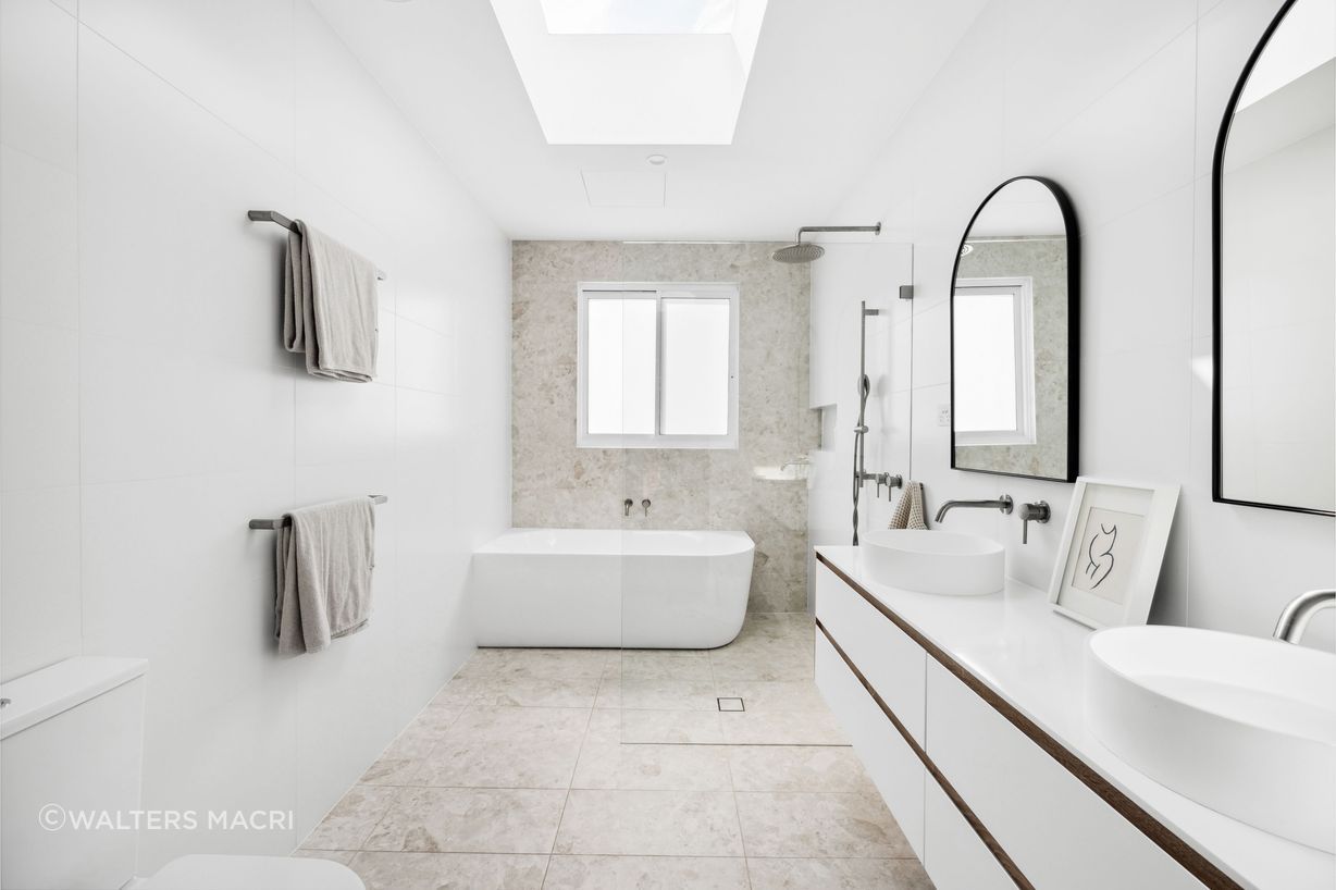 68KareenaRoadMirandaHighBathroom2.jpg