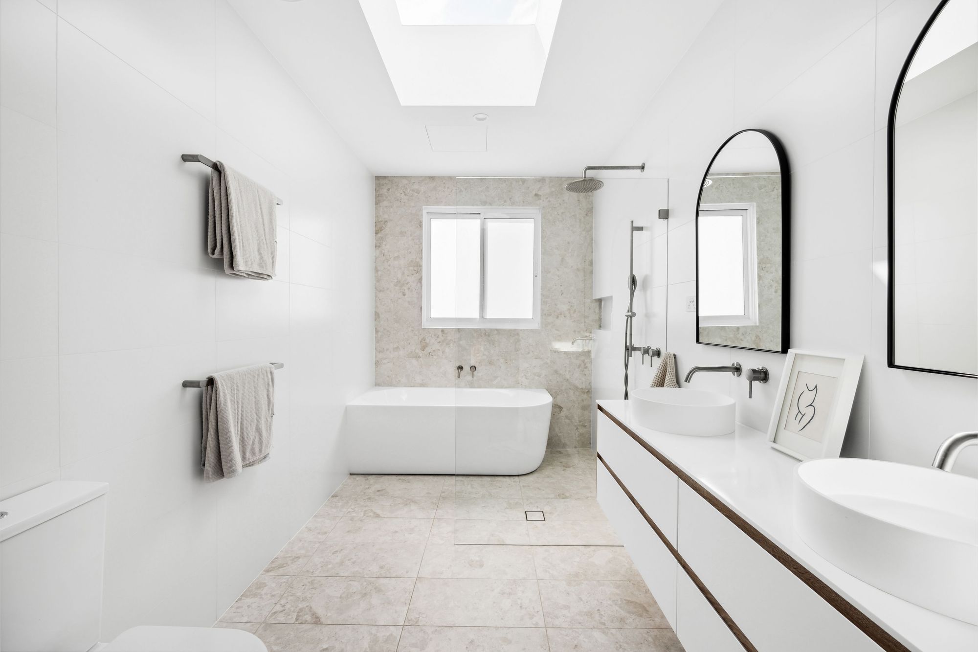 68KareenaRoadMirandaHighBathroom2.jpg