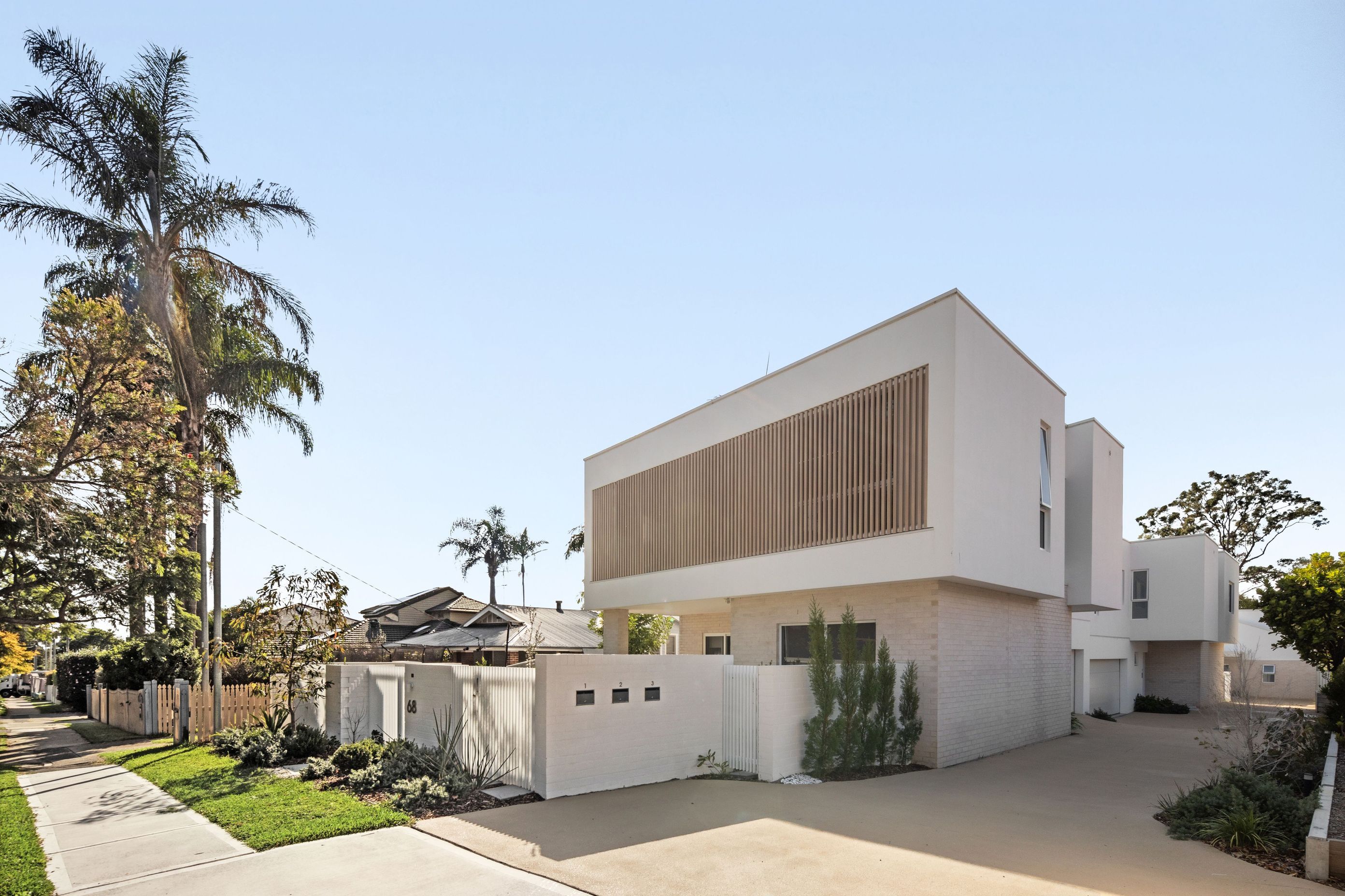 68KareenaRoadMirandaHighExterior1-v5.jpg