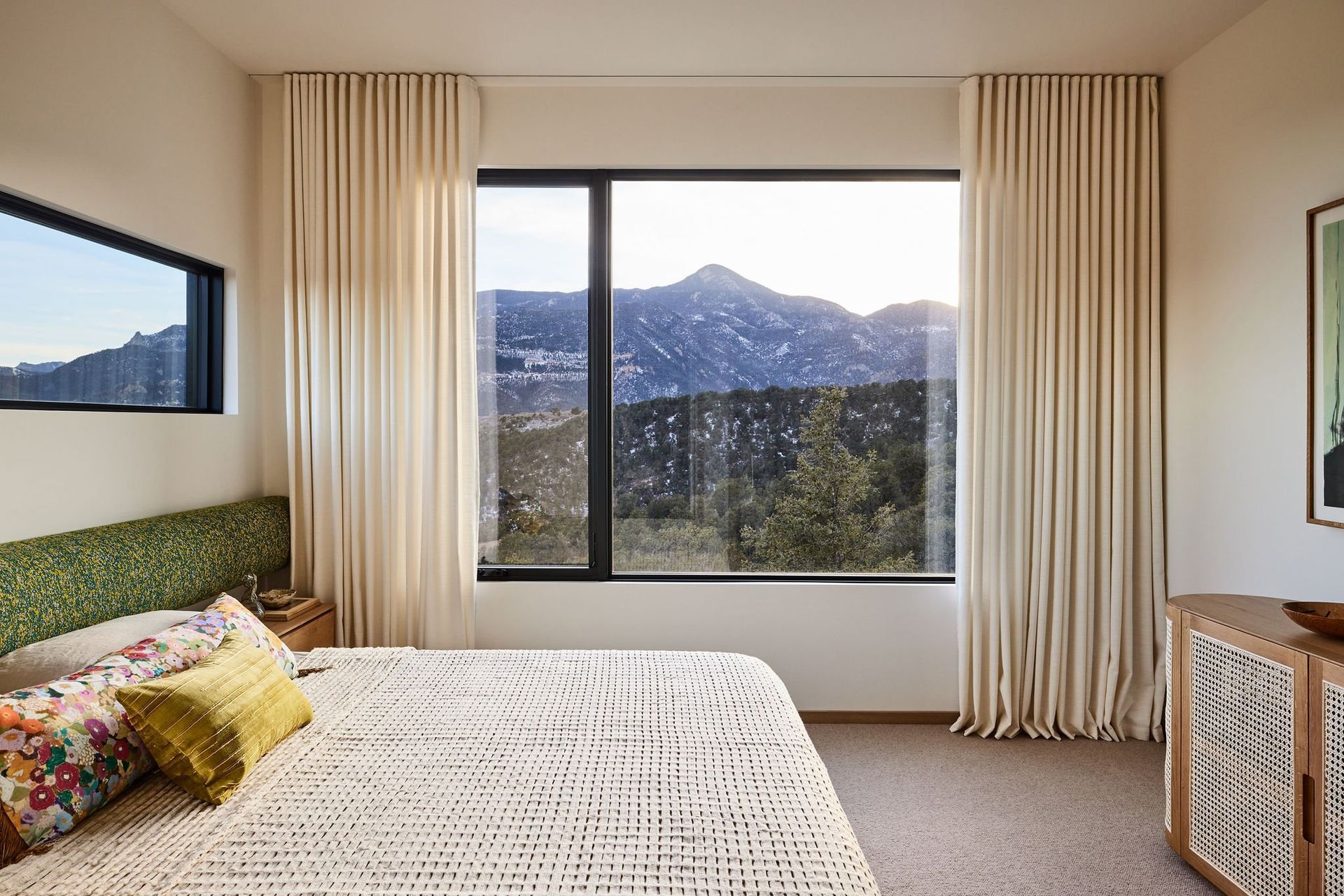 Chimney-RockBedroom-3011.jpg