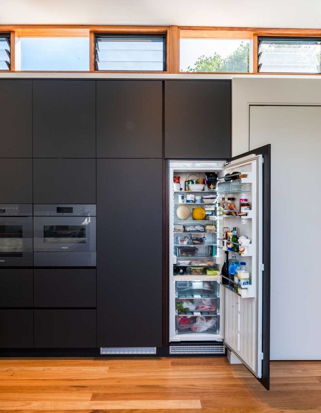 Modern-luxury-kitchen-renovation-using-Nikpol-Navurban-Quartzite-liebherr-fridge-miele-ovens-sirius-rangehoods-zip-tap-abey-sinks-016.jpg