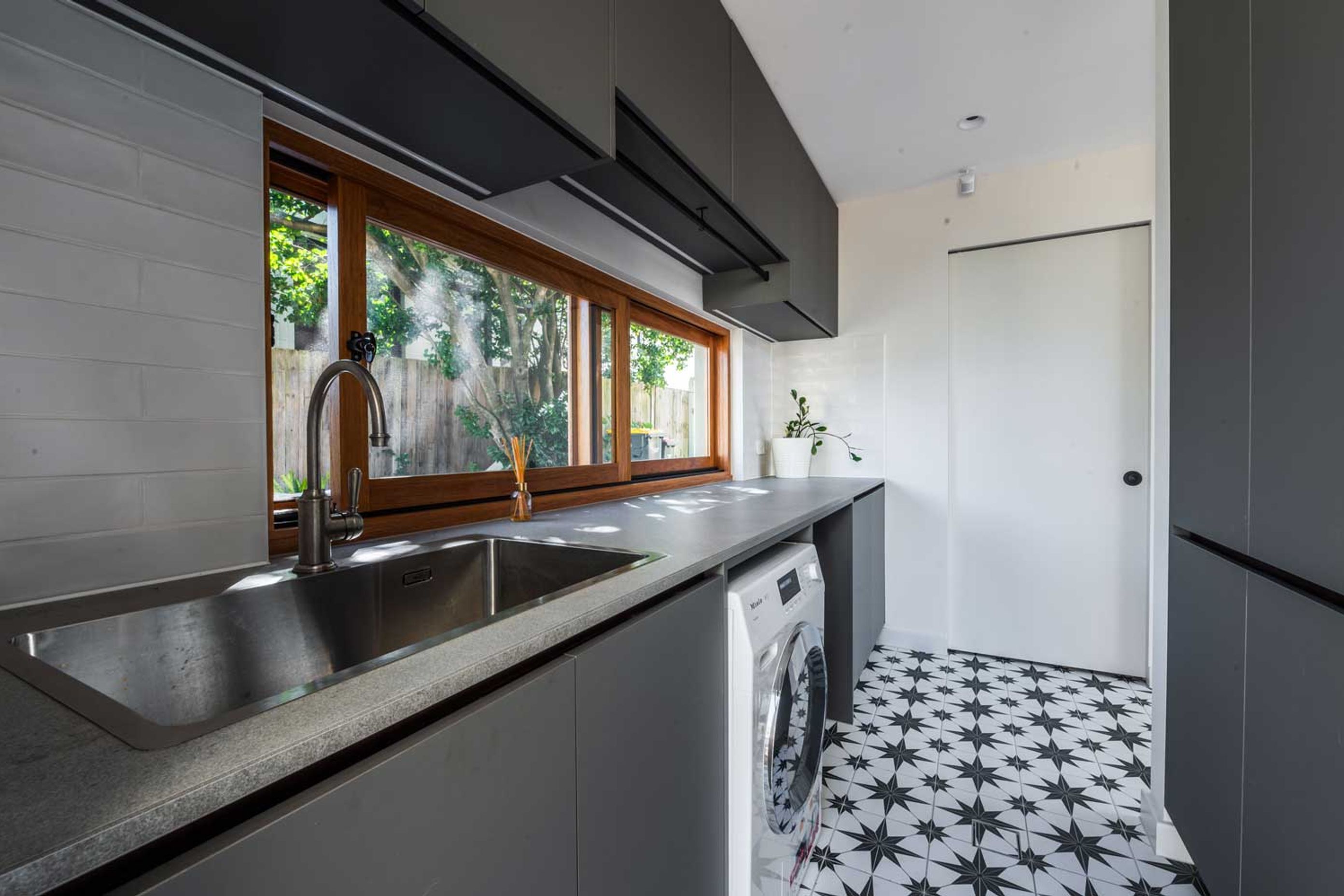 Modern-luxury-kitchen-renovation-using-Nikpol-Navurban-Quartzite-liebherr-fridge-miele-ovens-sirius-rangehoods-zip-tap-abey-sinks-050.jpg